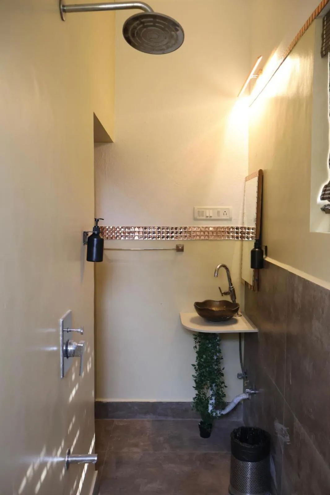 Vibes Inn Singing Tree