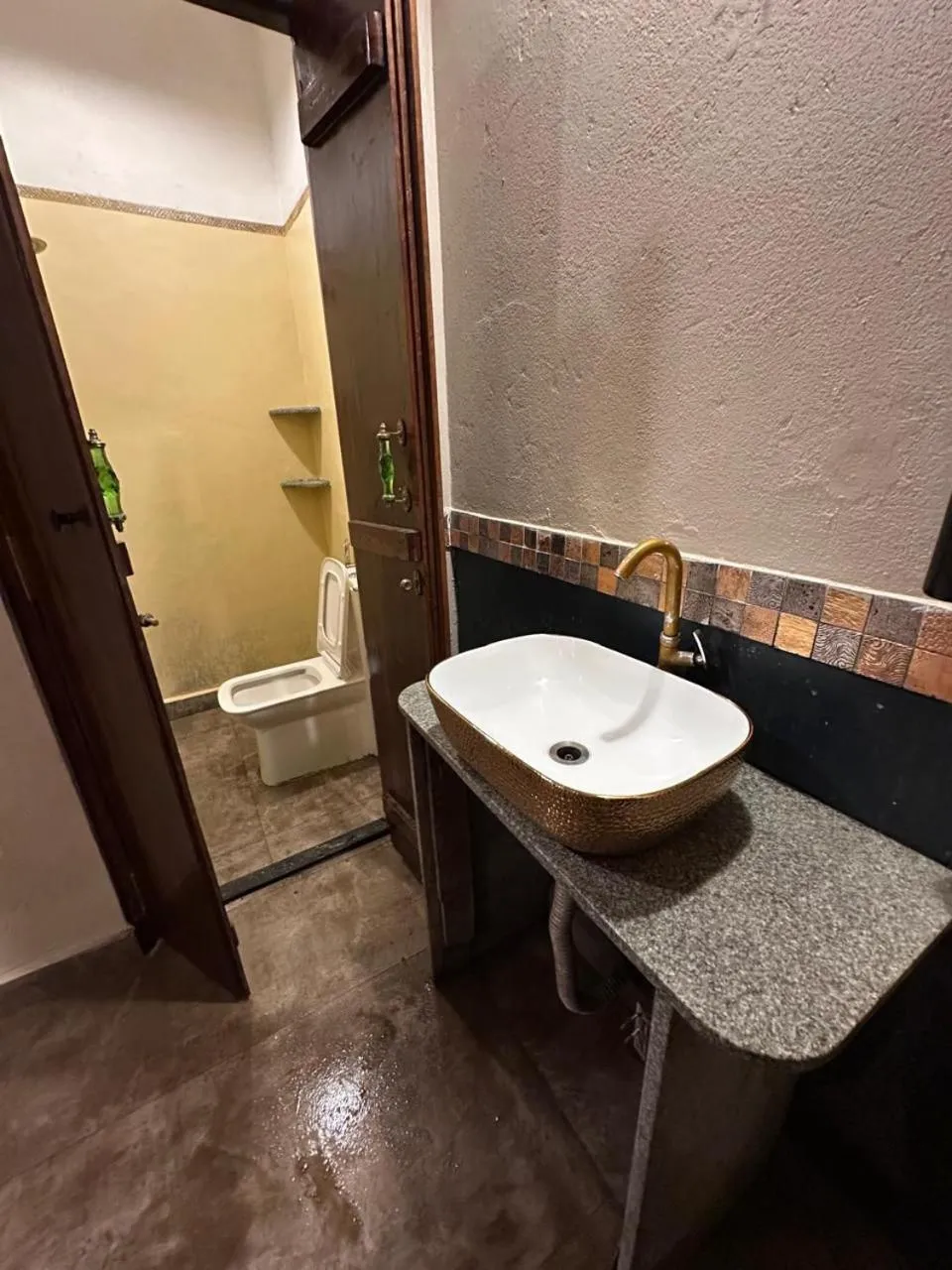 Vibes Inn Singing Tree