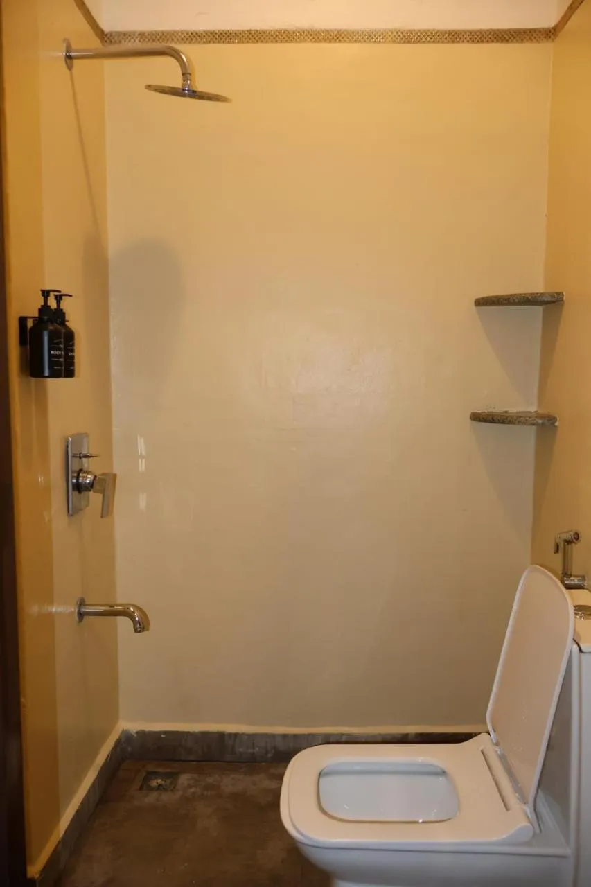 Vibes Inn Singing Tree