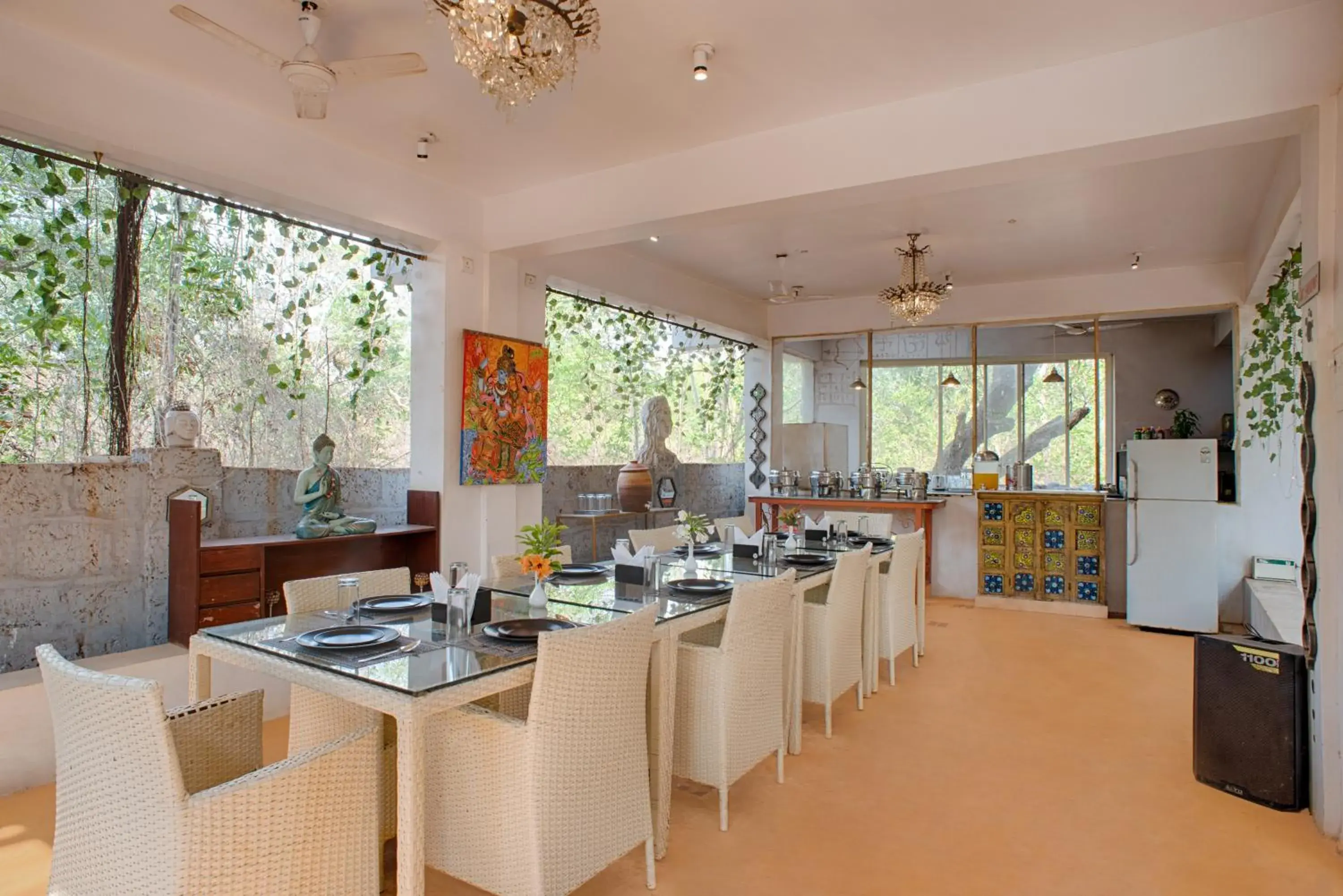 Restaurant/places to eat in Vibes Inn Singing Tree Restaurant/places to eat in Vibes Inn Singing Tree