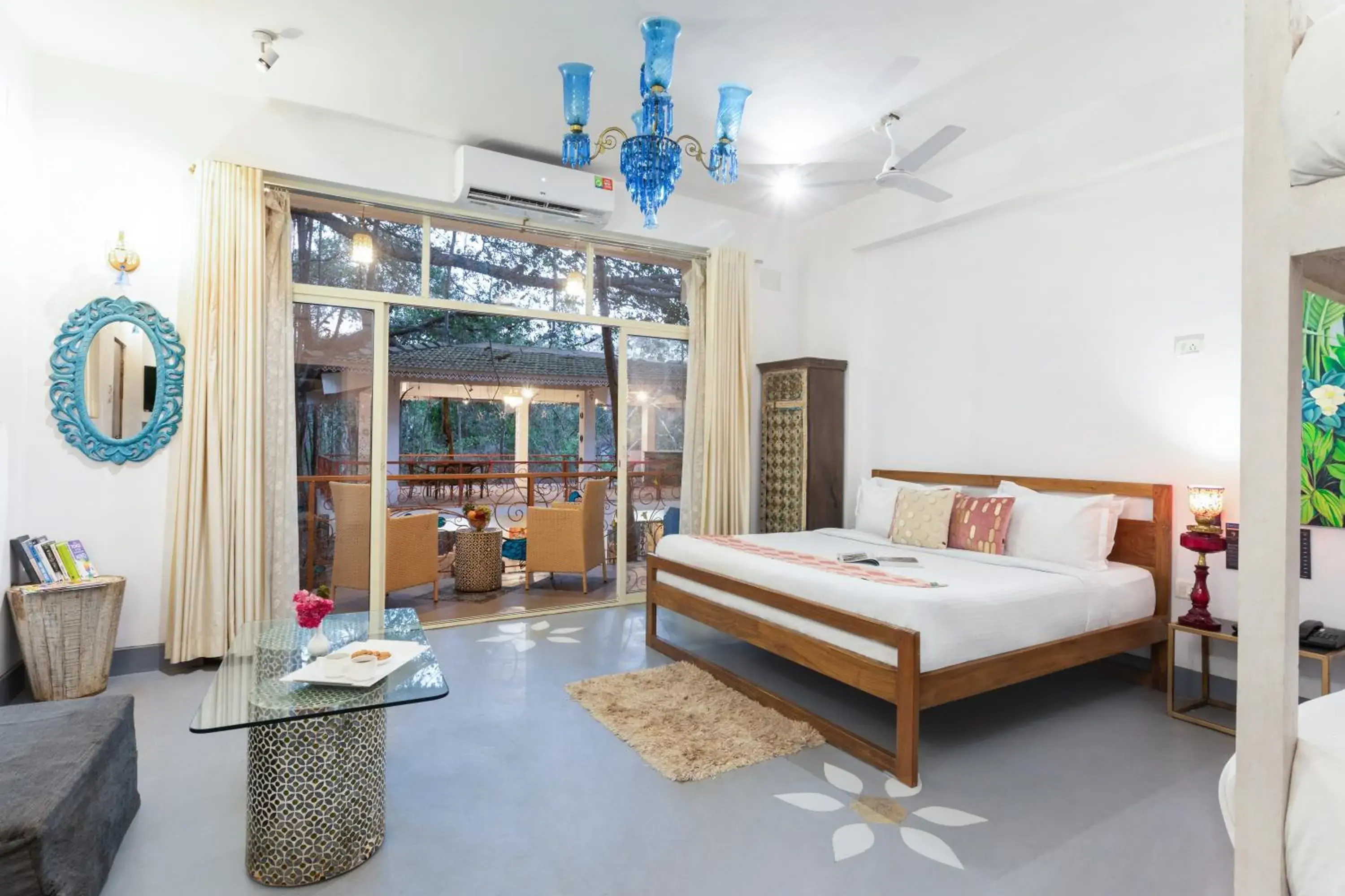 Quadruple Room with Balcony in Vibes Inn Singing Tree Quadruple Room with Balcony in Vibes Inn Singing Tree