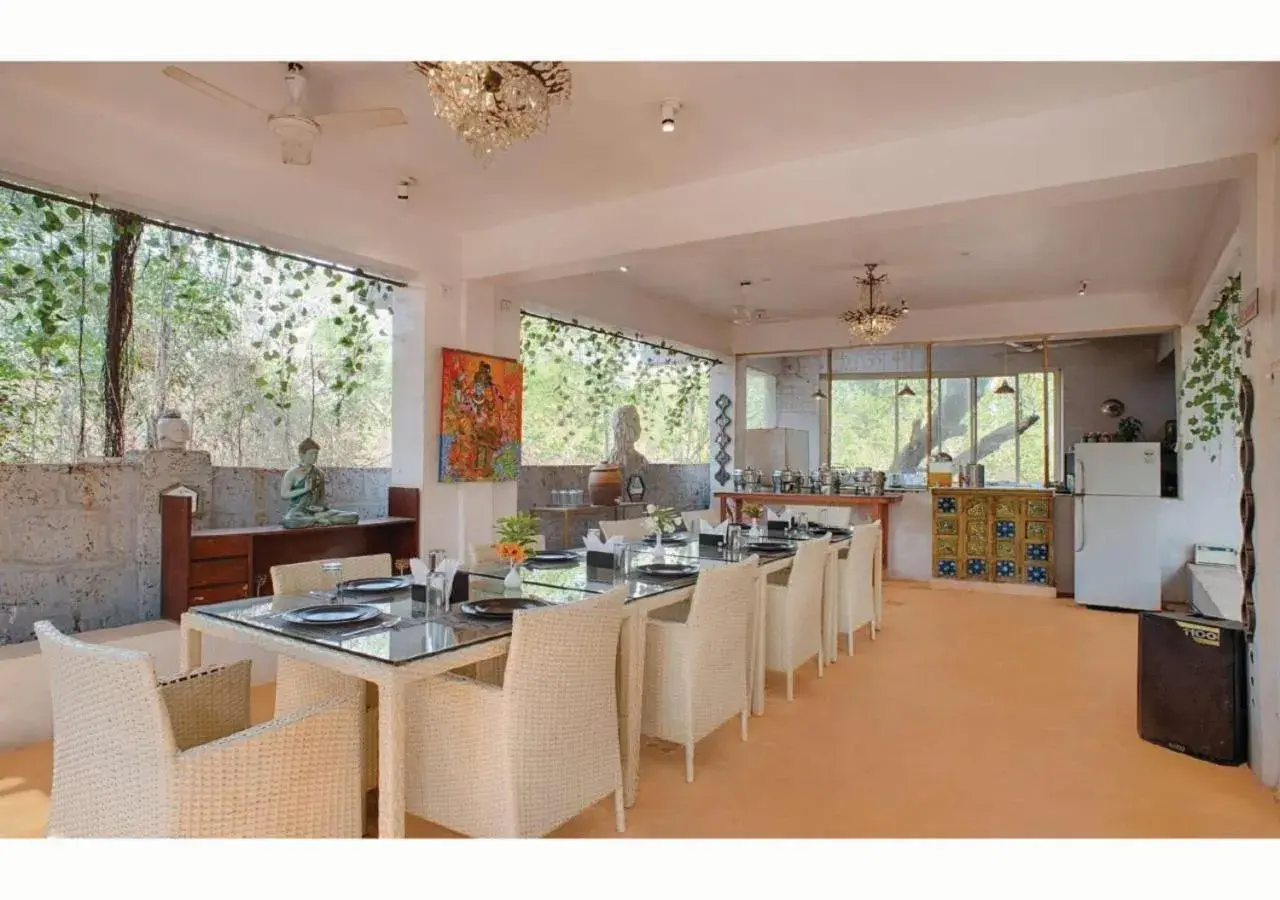 Restaurant/places to eat in Vibes Inn Singing Tree Restaurant/places to eat in Vibes Inn Singing Tree