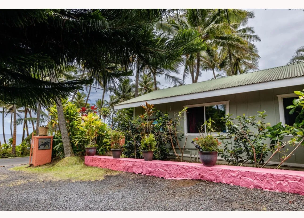 Natural landscape in Whale House at Kehena Beach