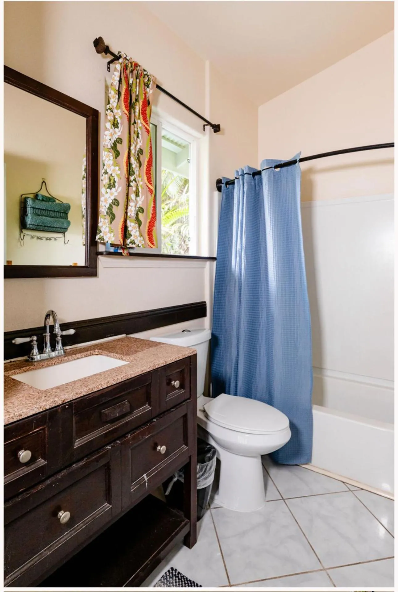 Bathroom in Whale House at Kehena Beach