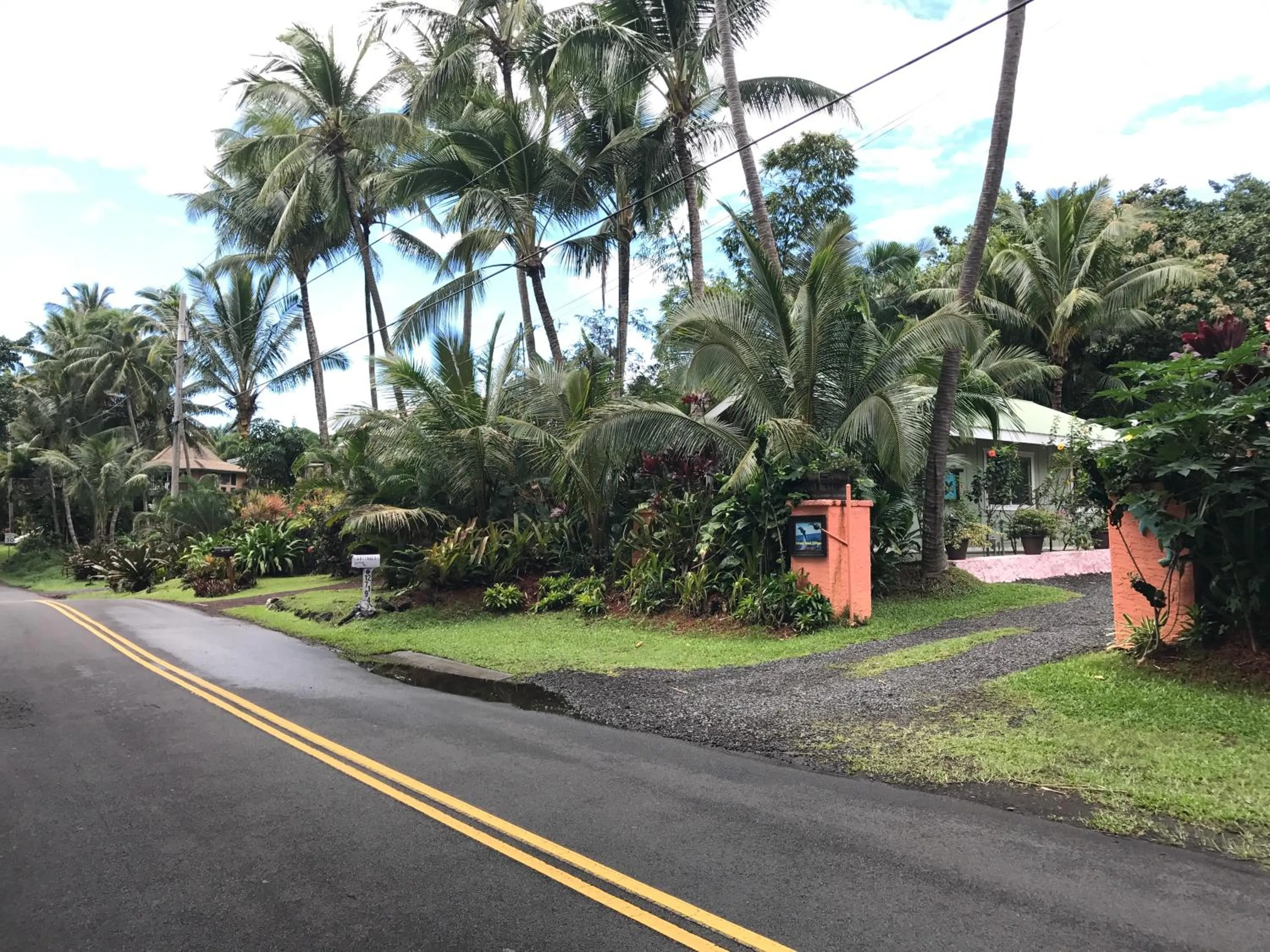 Neighbourhood in Whale House at Kehena Beach