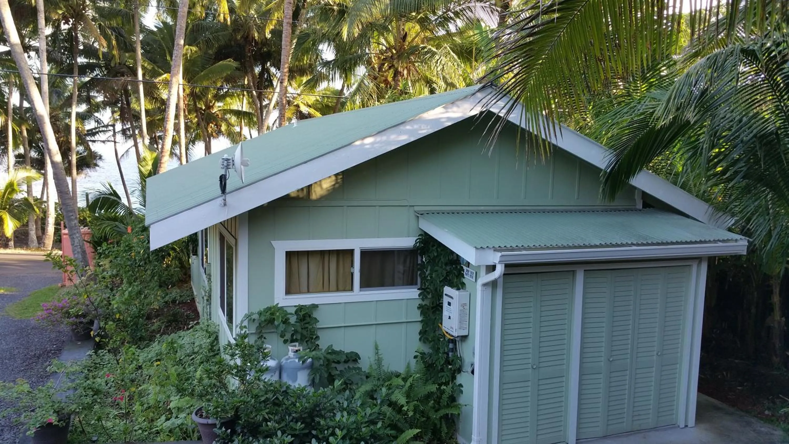 Bird's eye view in Whale House at Kehena Beach