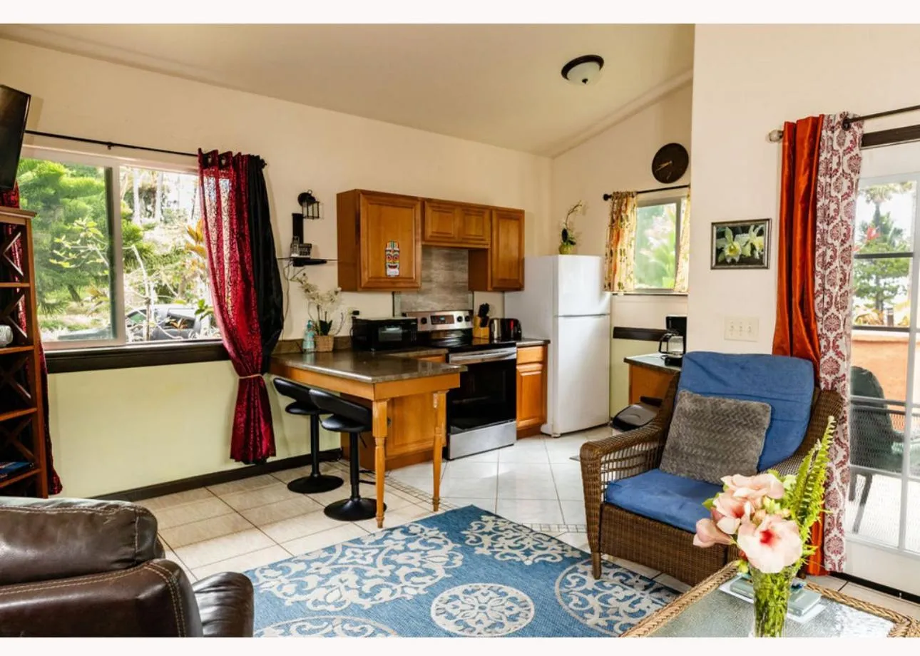Dining area in Whale House at Kehena Beach