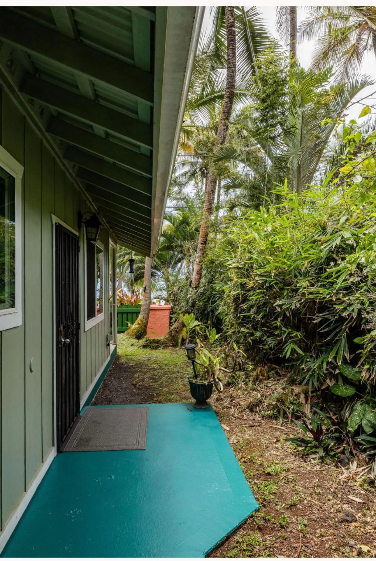 Garden view in Whale House at Kehena Beach