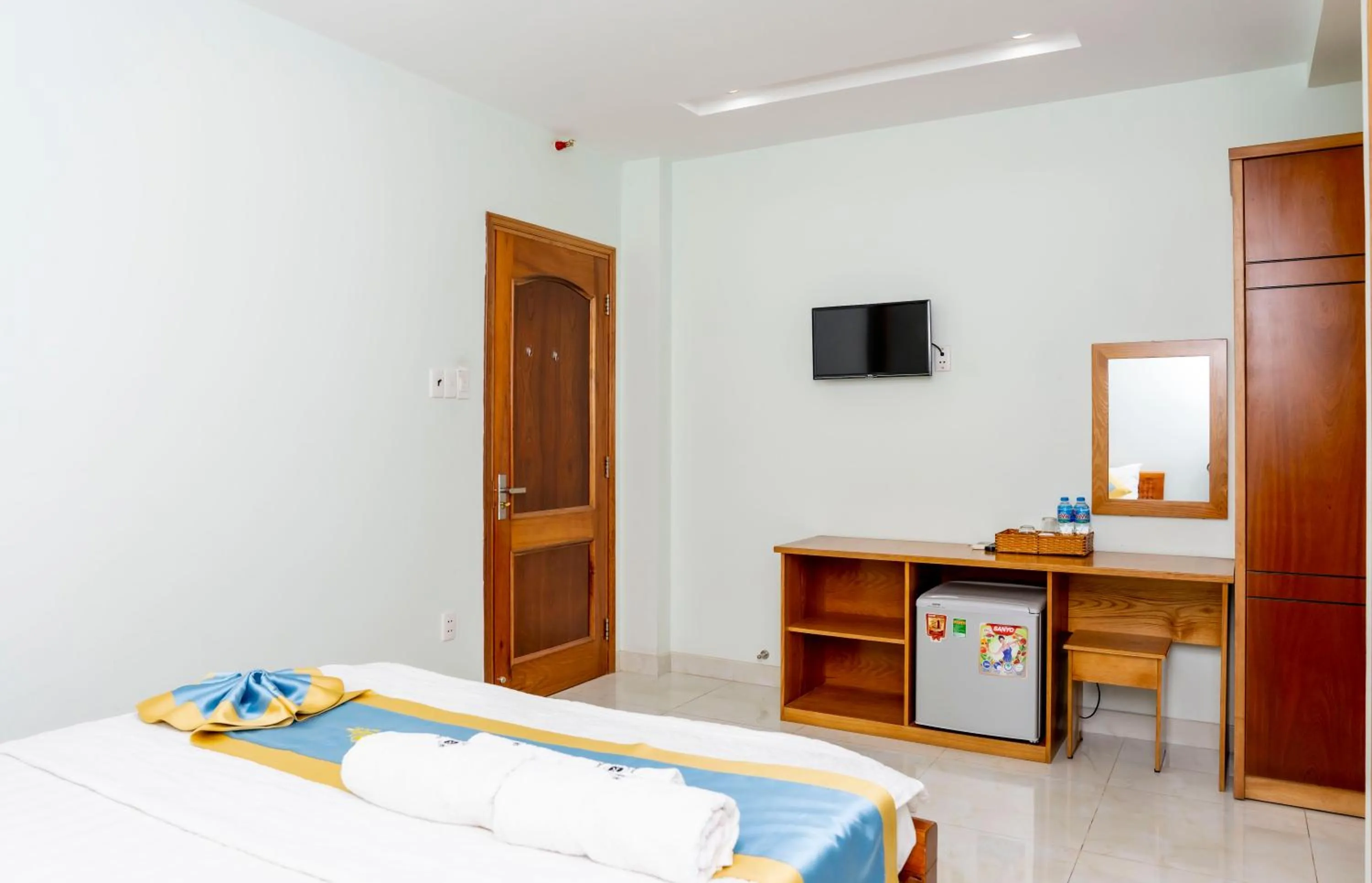 Communal lounge/ TV room, Bed in TNH Hotel Vung Tau