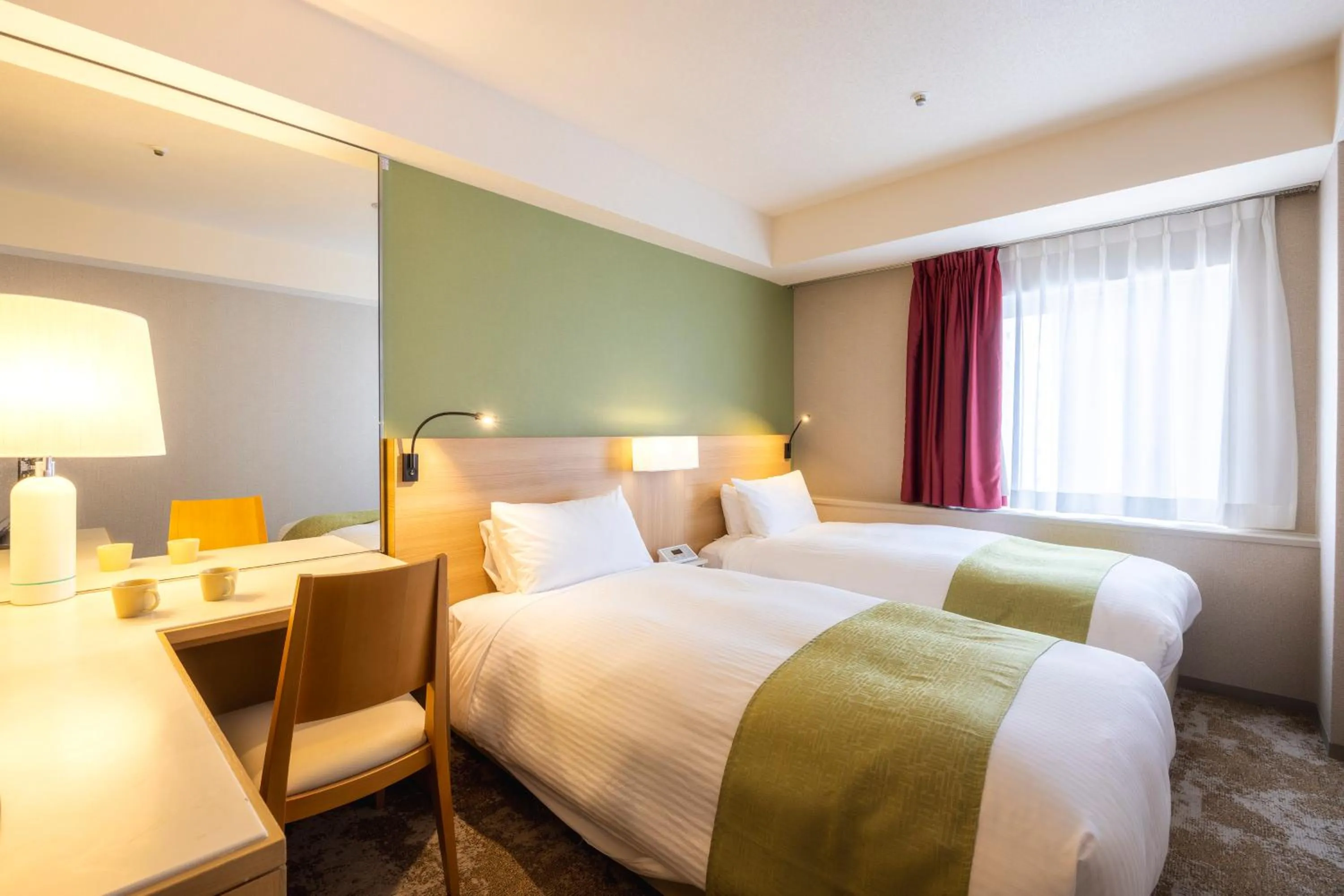 Photo of the whole room, Bed in Shinjuku Washington Hotel Annex