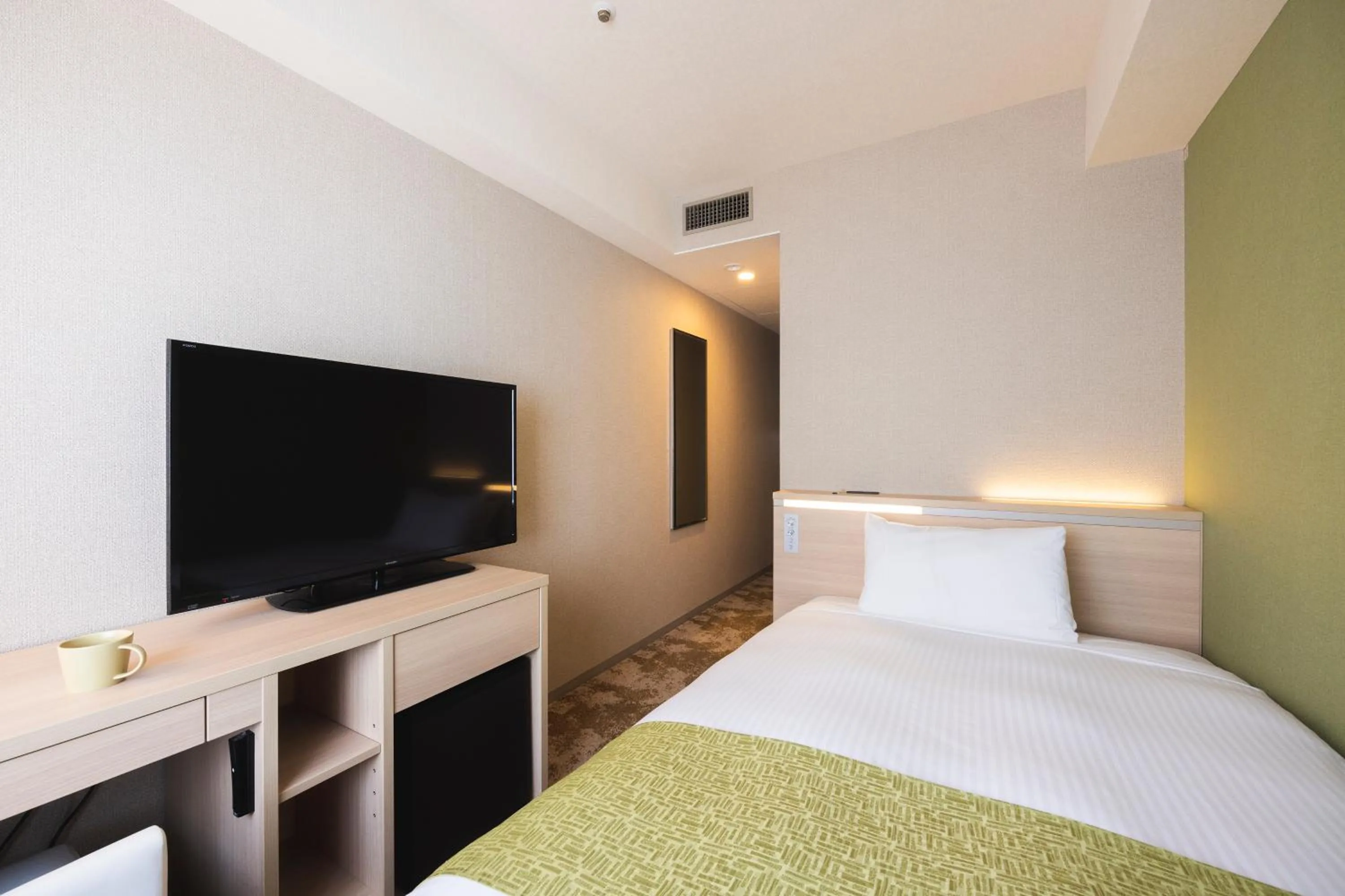 Photo of the whole room, Bed in Shinjuku Washington Hotel Annex