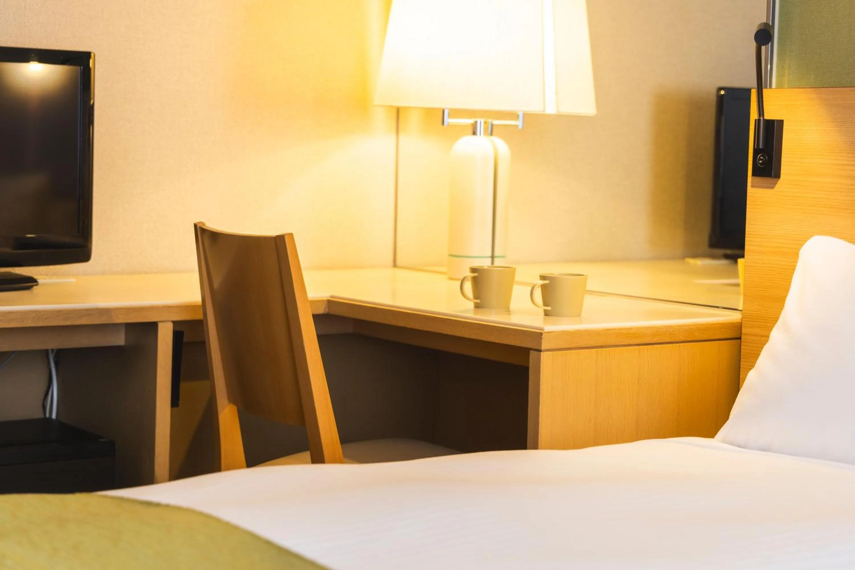 Photo of the whole room, Bed in Shinjuku Washington Hotel Annex