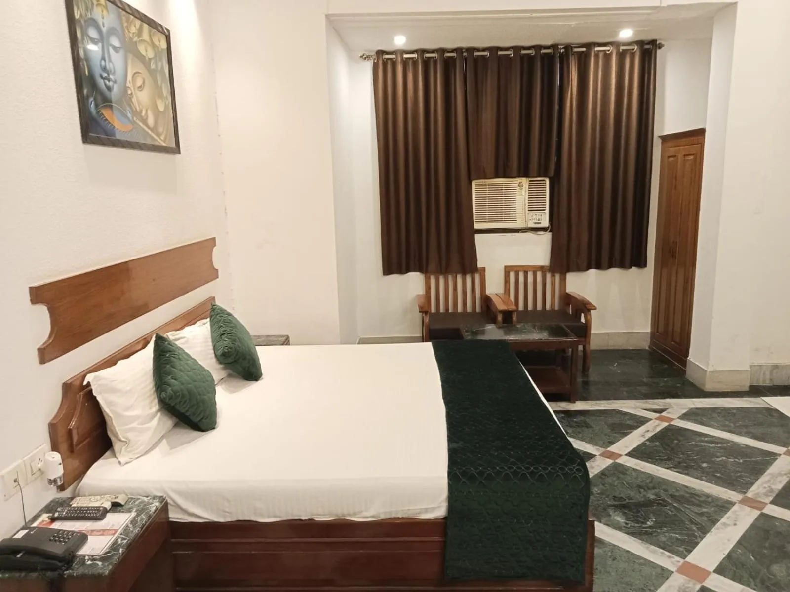 Photo of the whole room, Bed in Ananda Krishna Van