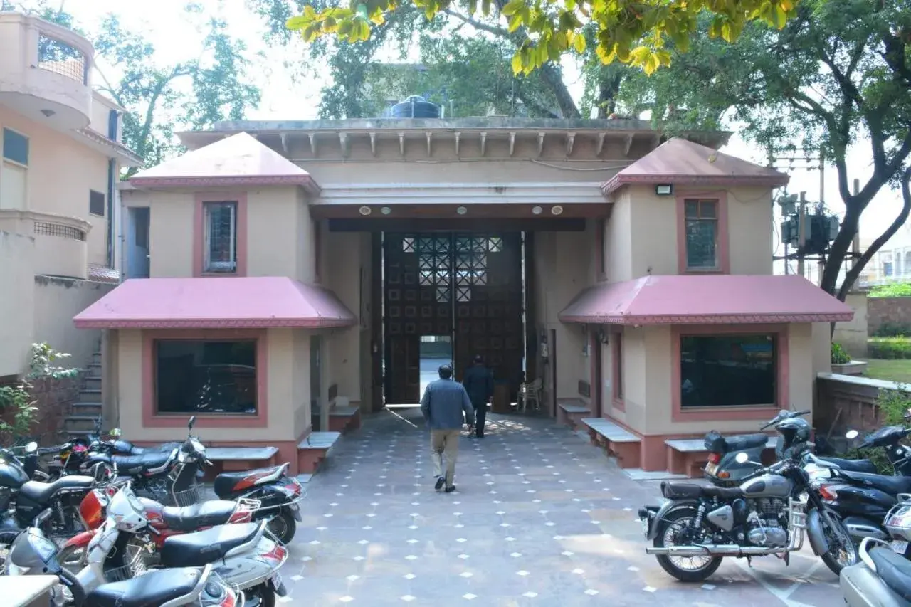 Facade/entrance in Ananda Krishna Van Facade/entrance in Ananda Krishna Van