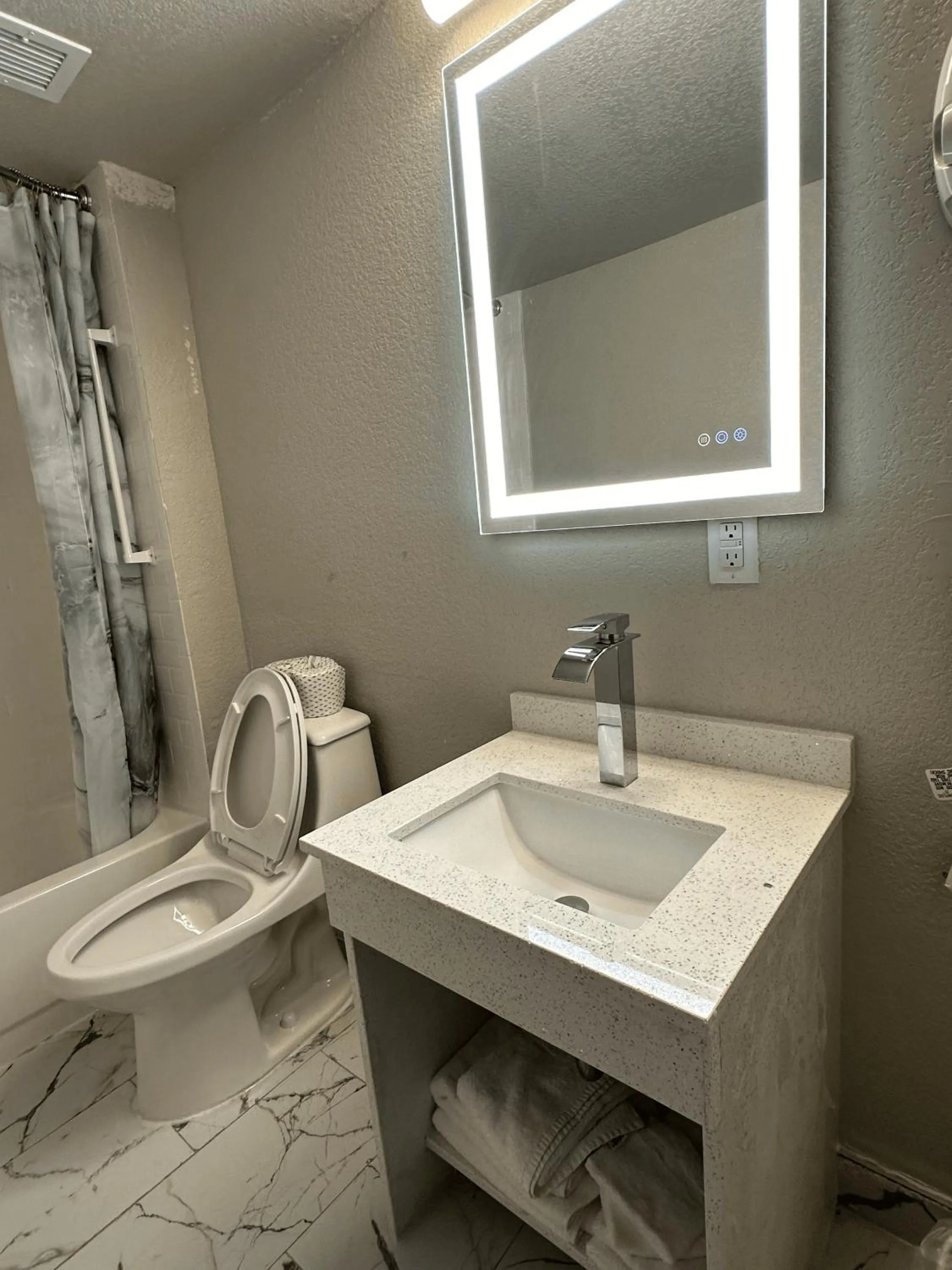 Bathroom in THE GOLFERS INN