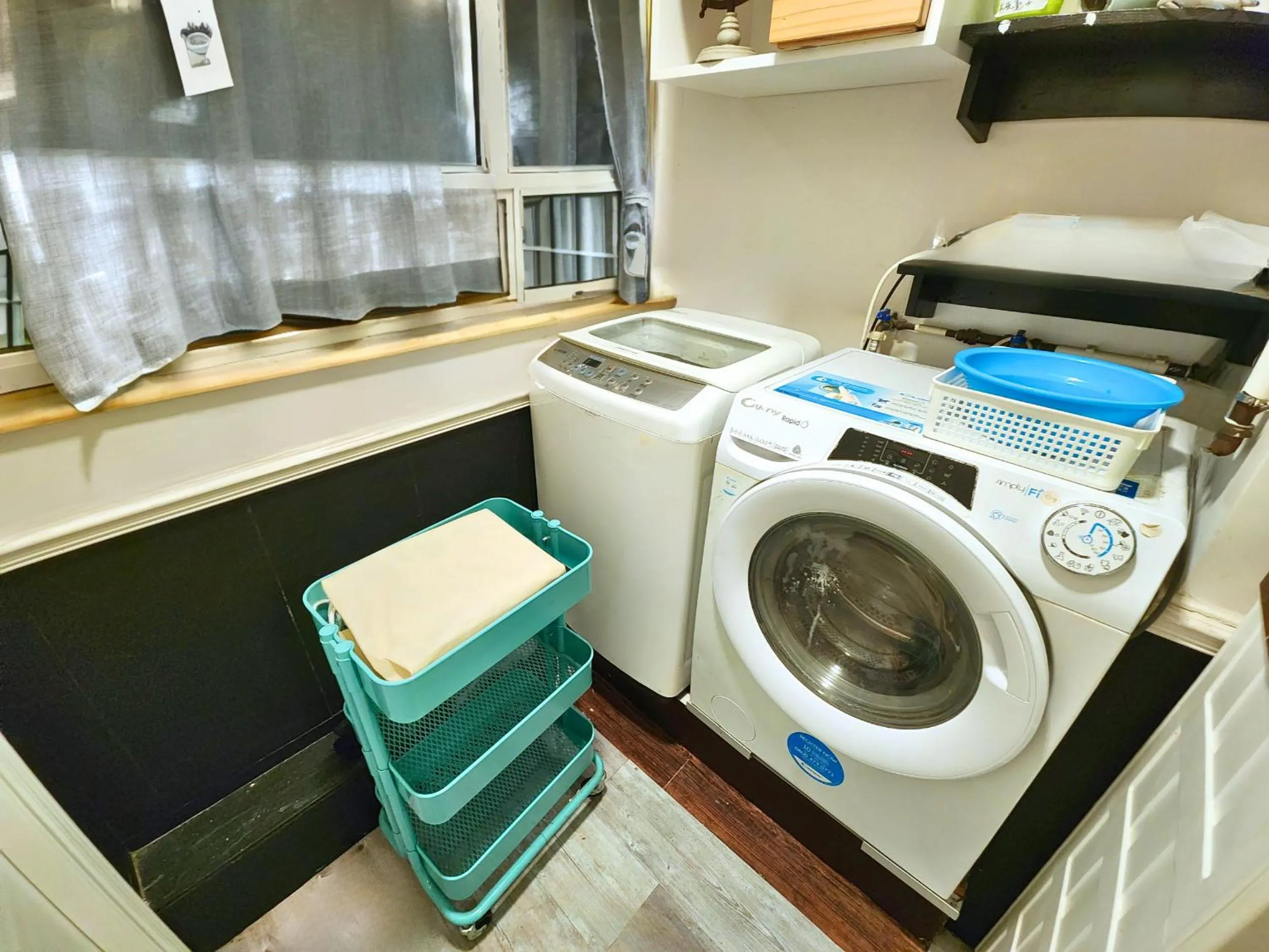 washing machine in Pillows CoLiving