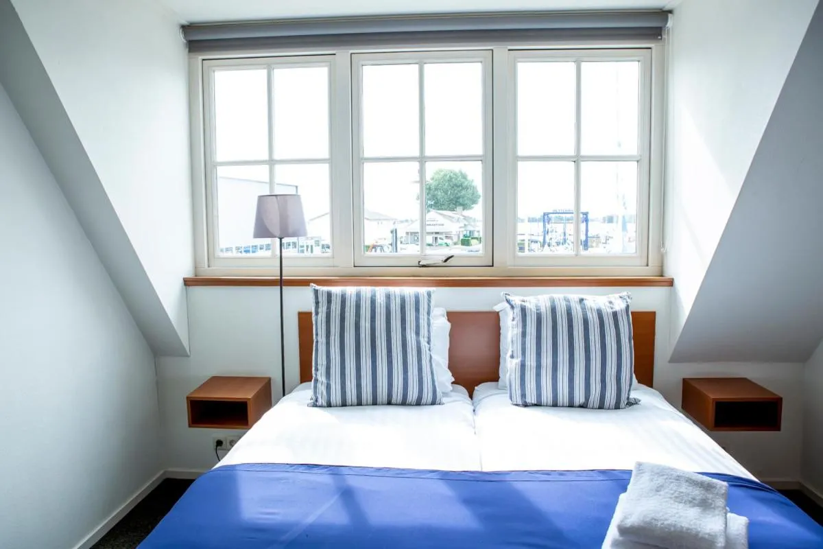 Bed in Hotel Café Restaurant Heineke
