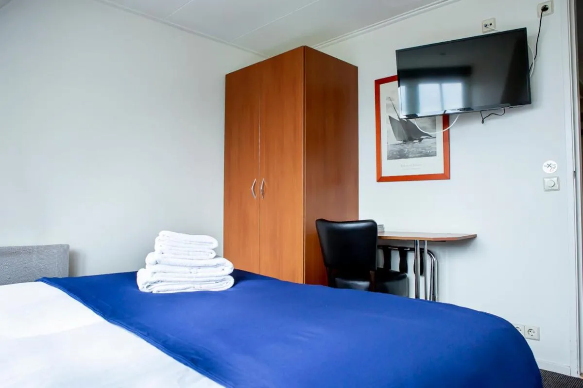 Bed in Hotel Café Restaurant Heineke