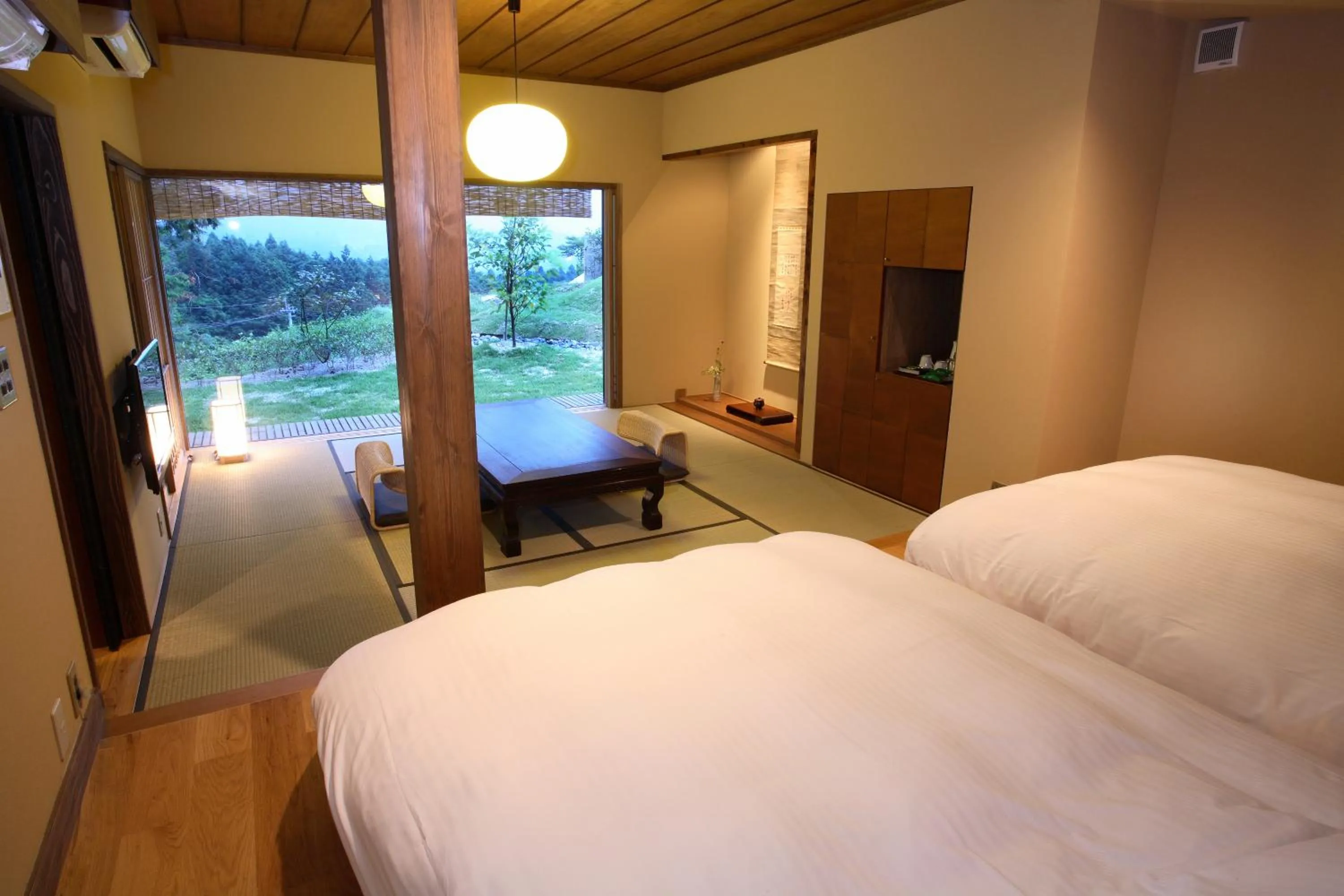 Living room, Bed in Ryokan Konomama