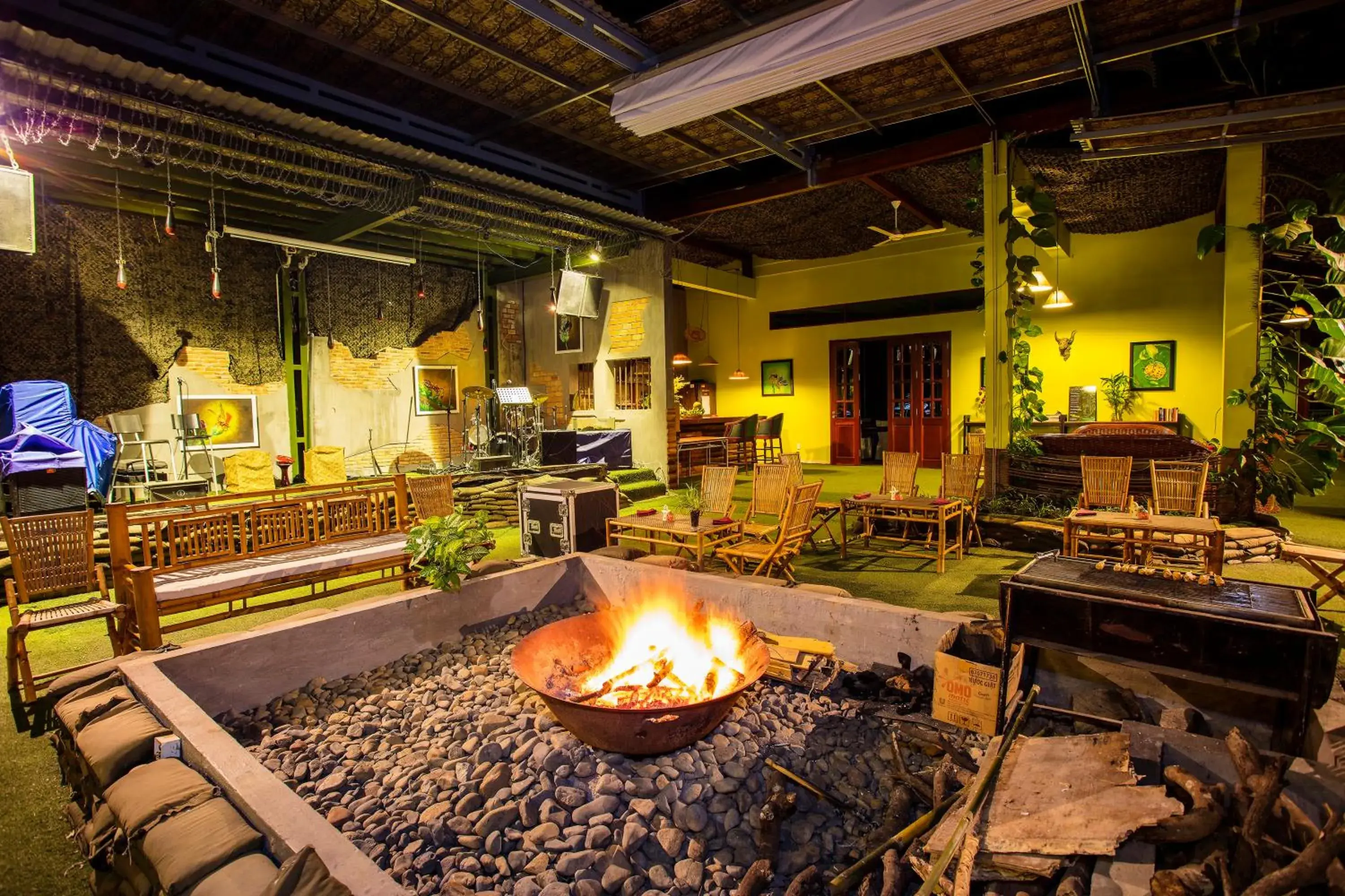 Restaurant/places to eat in Cat Tien Jungle Lodge Restaurant/places to eat in Cat Tien Jungle Lodge