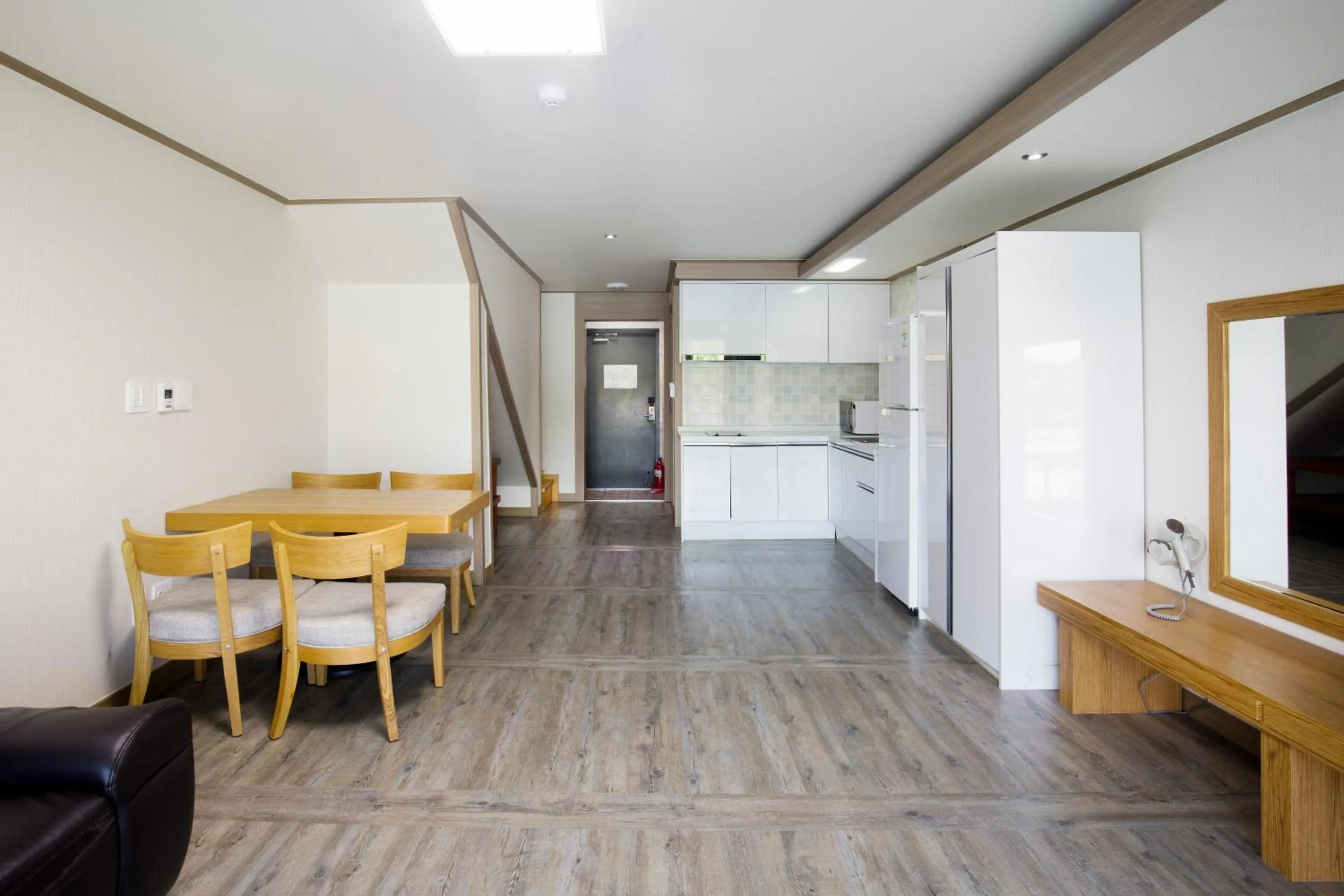 Kitchen or kitchenette, Dining Area in Suandsu Resort