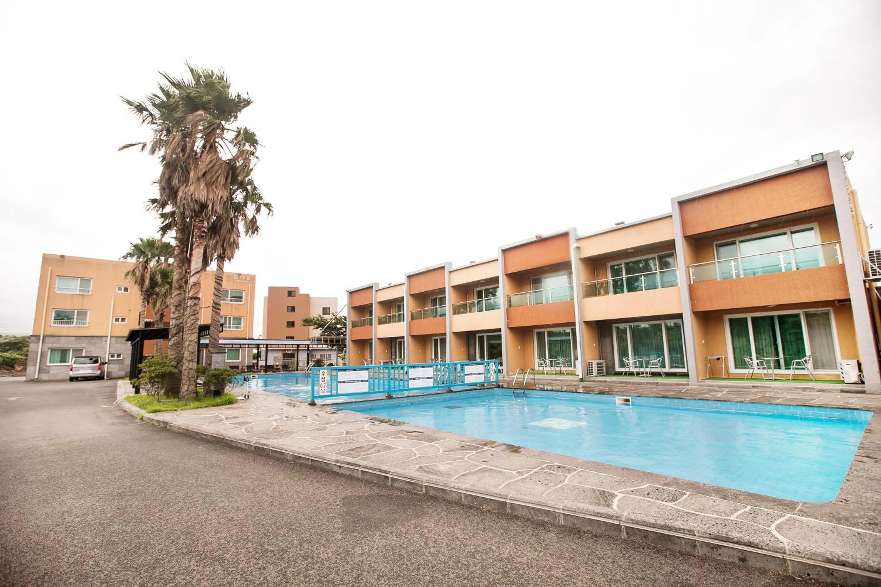 Swimming Pool in Suandsu Resort