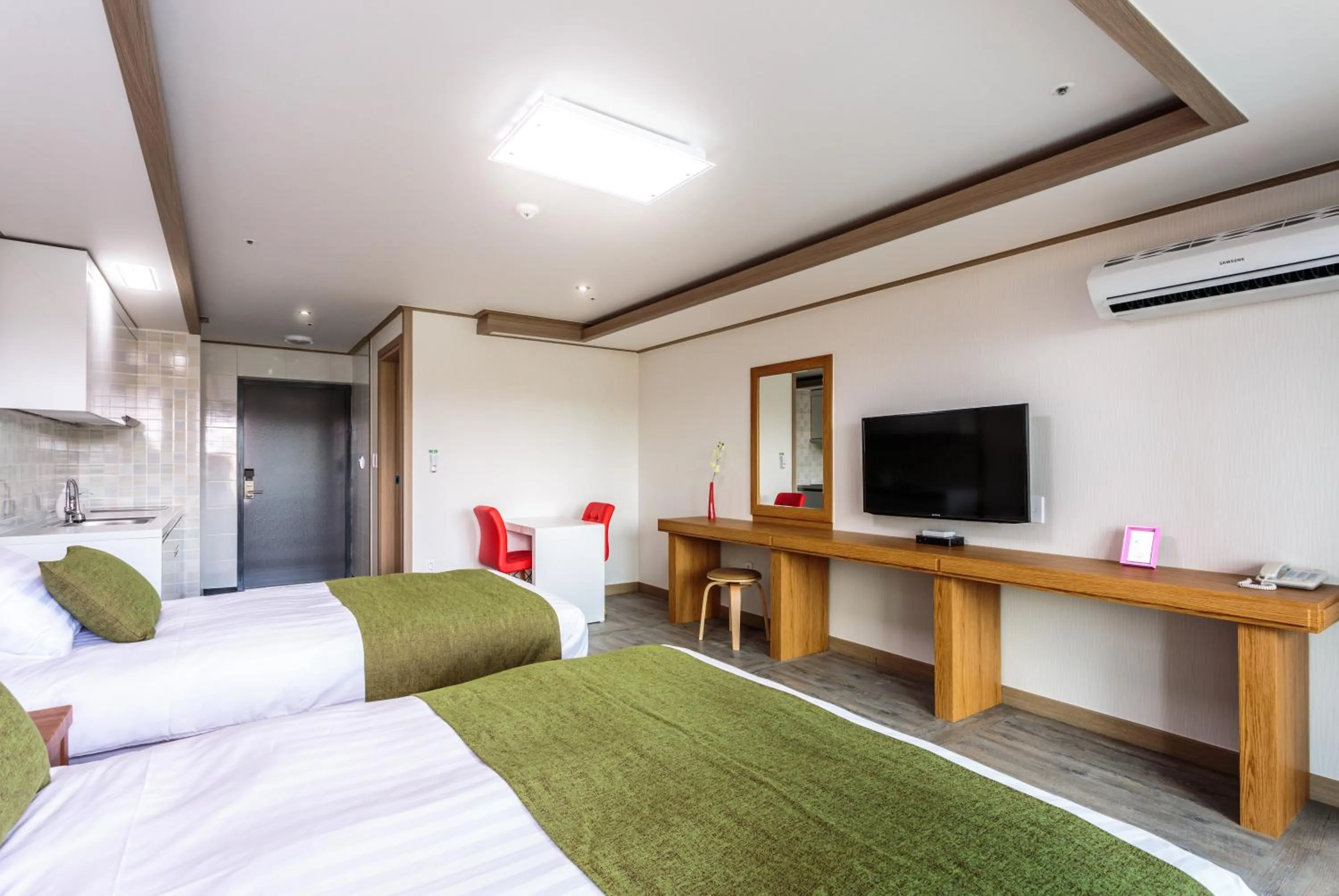 TV and multimedia, TV/Entertainment Center in Suandsu Resort