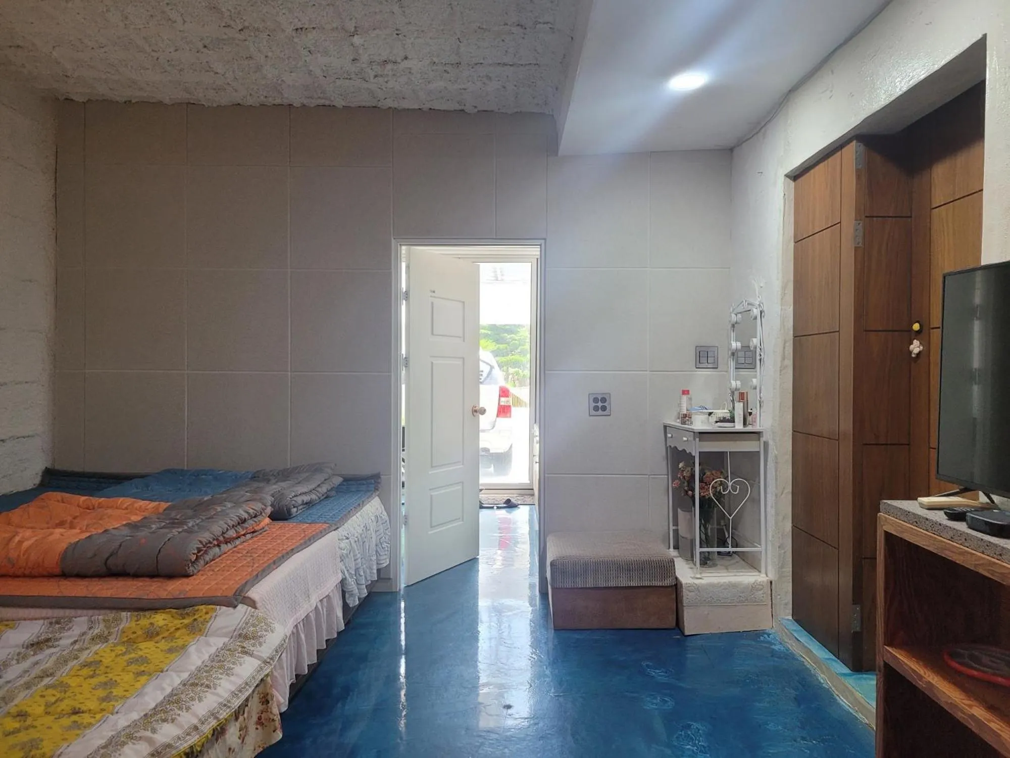 Facade/entrance, Bed in Jeju Vision House