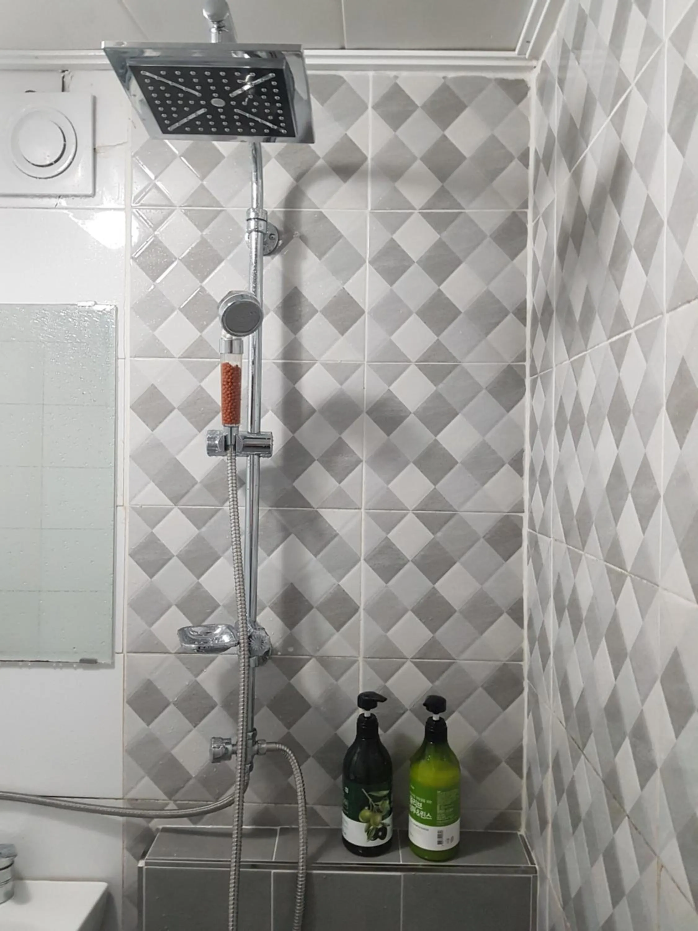 Shower in Jeju Vision House