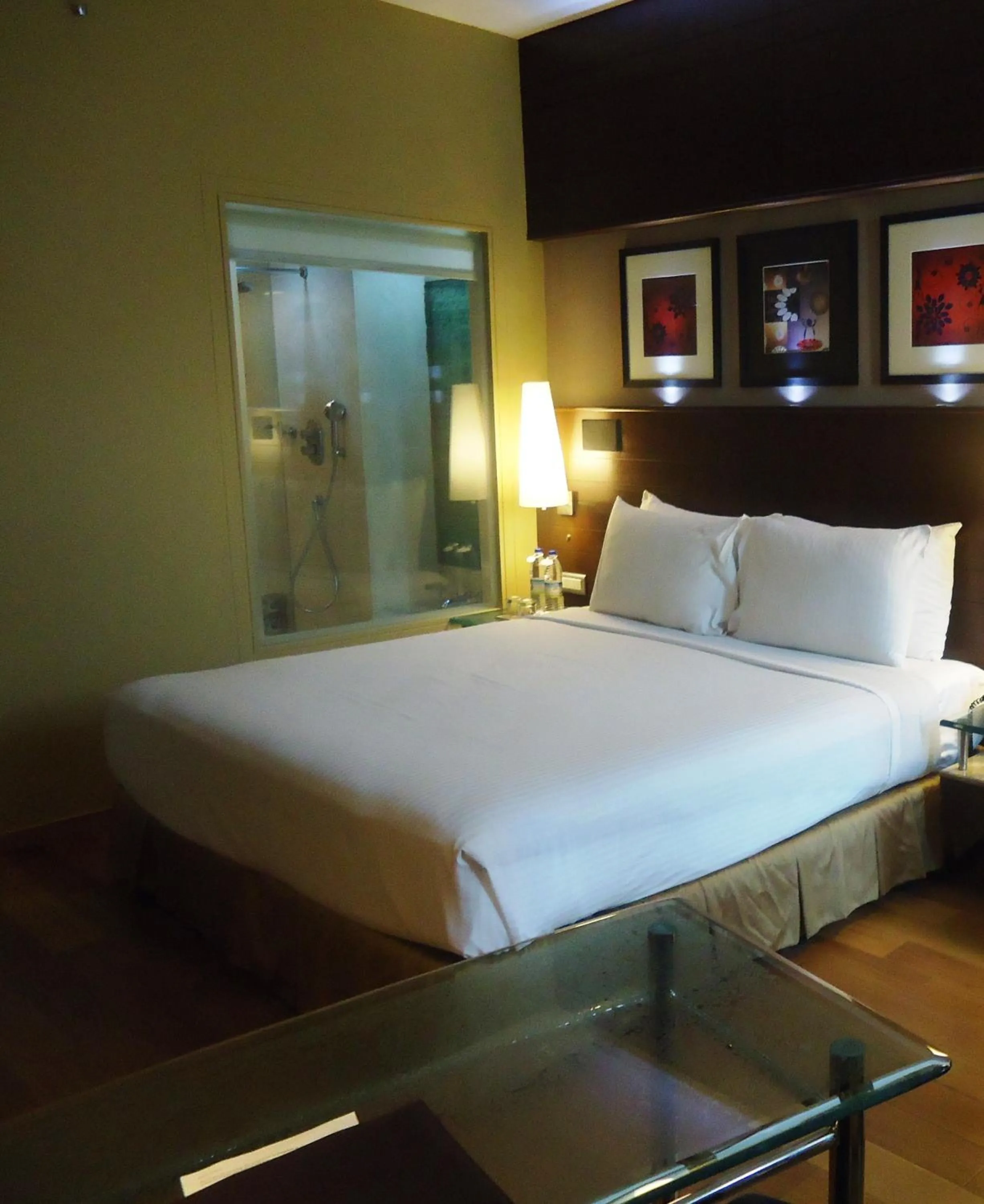 Bed in Radisson Blu Atria Bengaluru