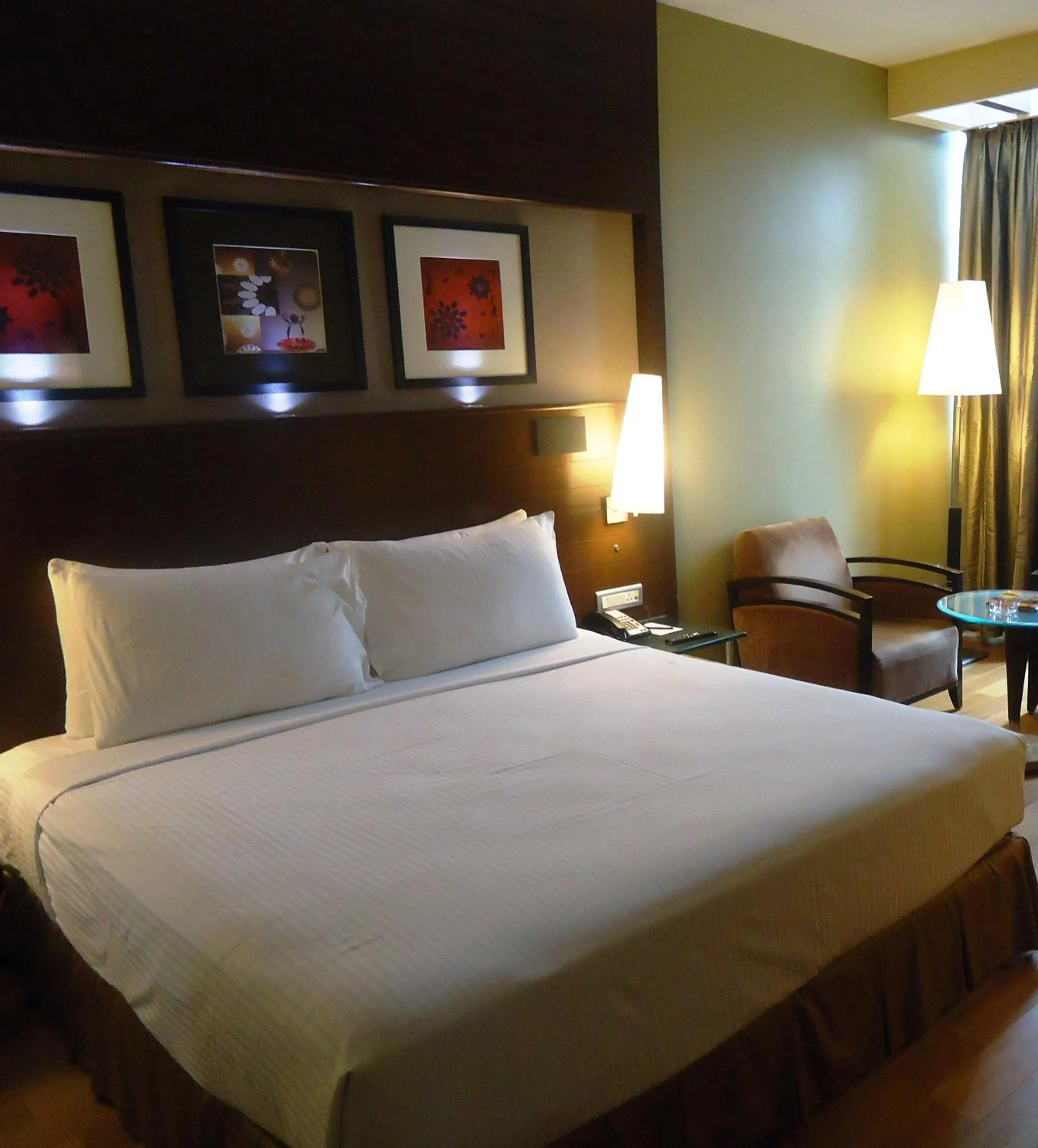 Bed in Radisson Blu Atria Bengaluru