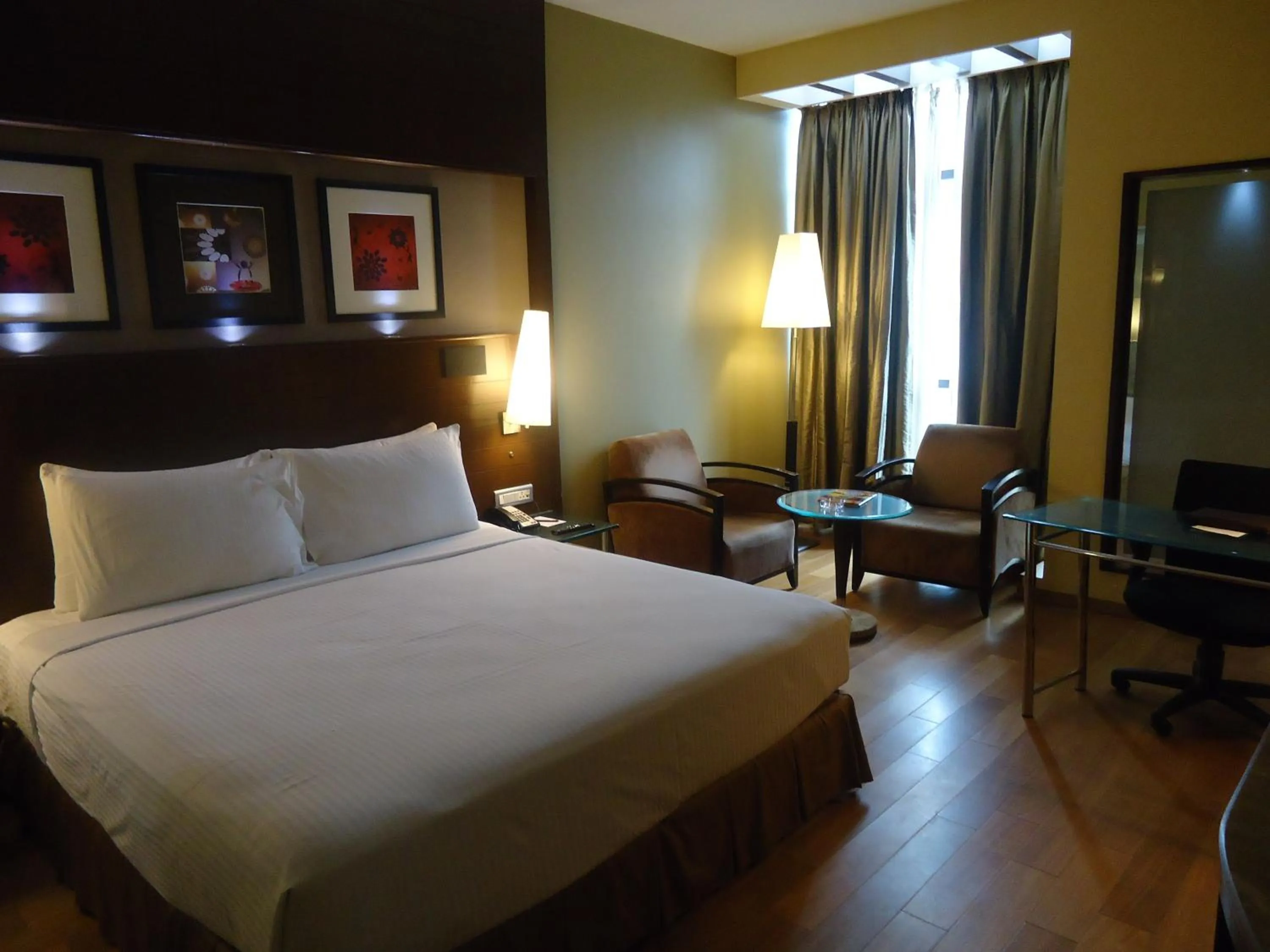 Bed in Radisson Blu Atria Bengaluru