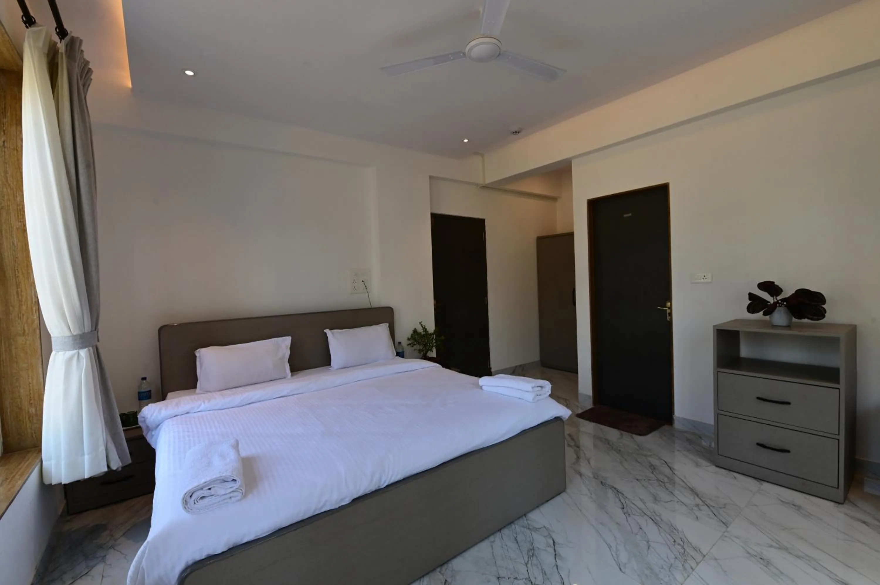 Photo of the whole room, Bed in Boheme