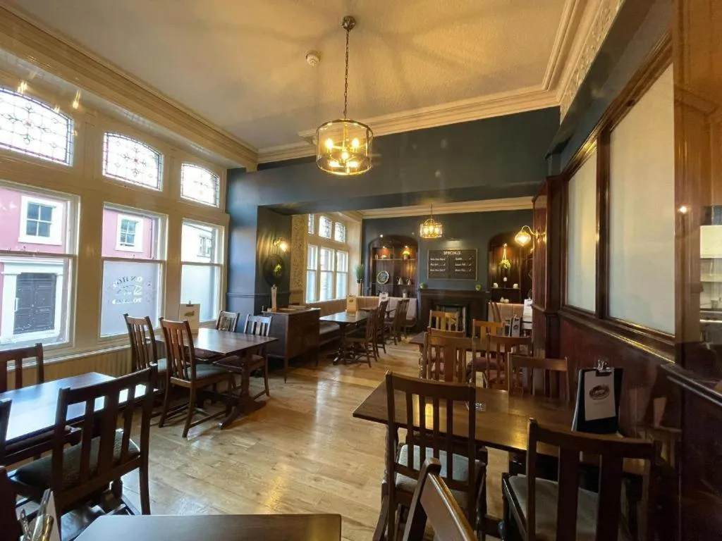 Dining area in OYO The Station Hotel Penrith