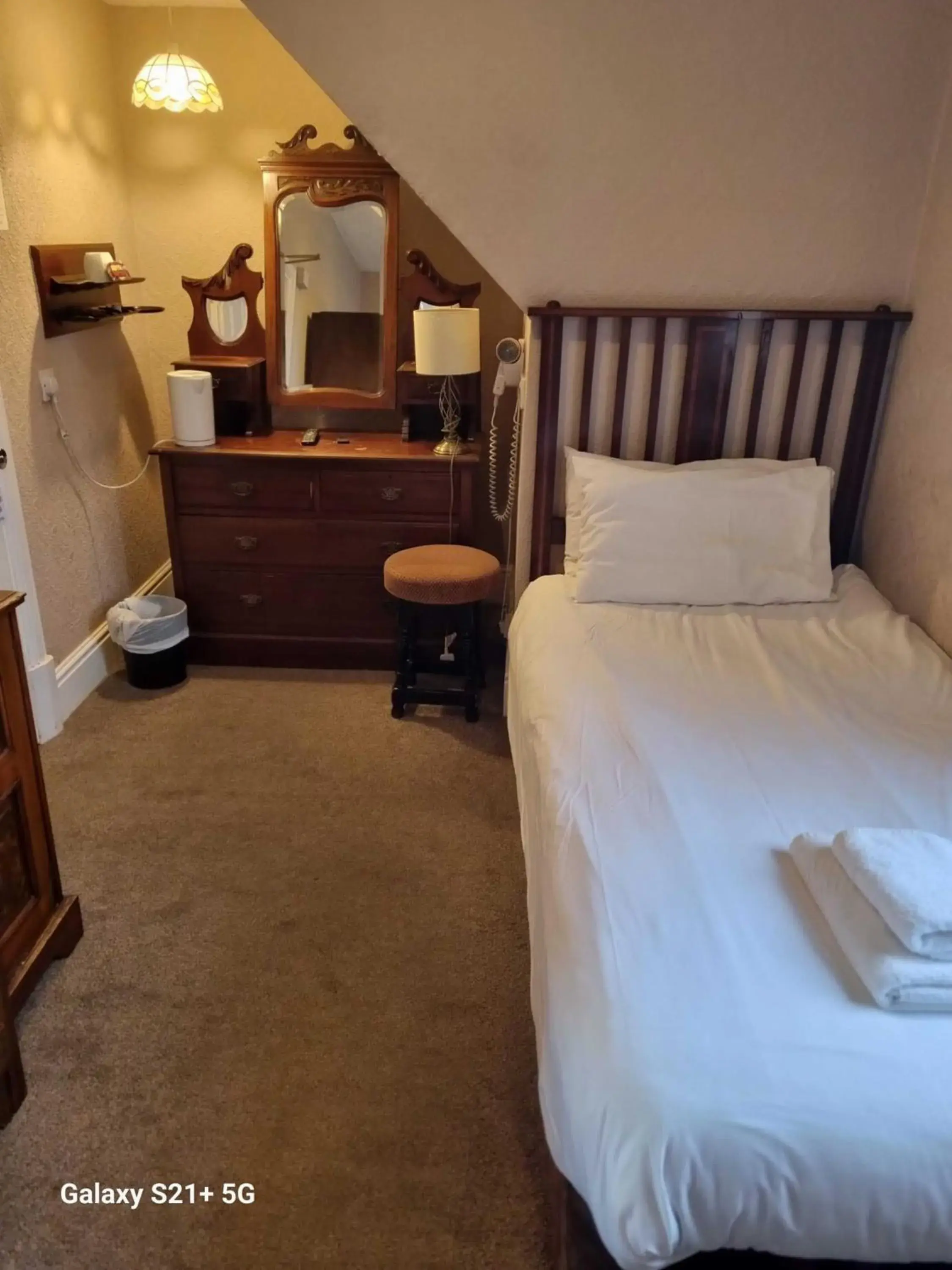 Standard Single Room with View in OYO The Station Hotel Penrith Standard Single Room with View in OYO The Station Hotel Penrith
