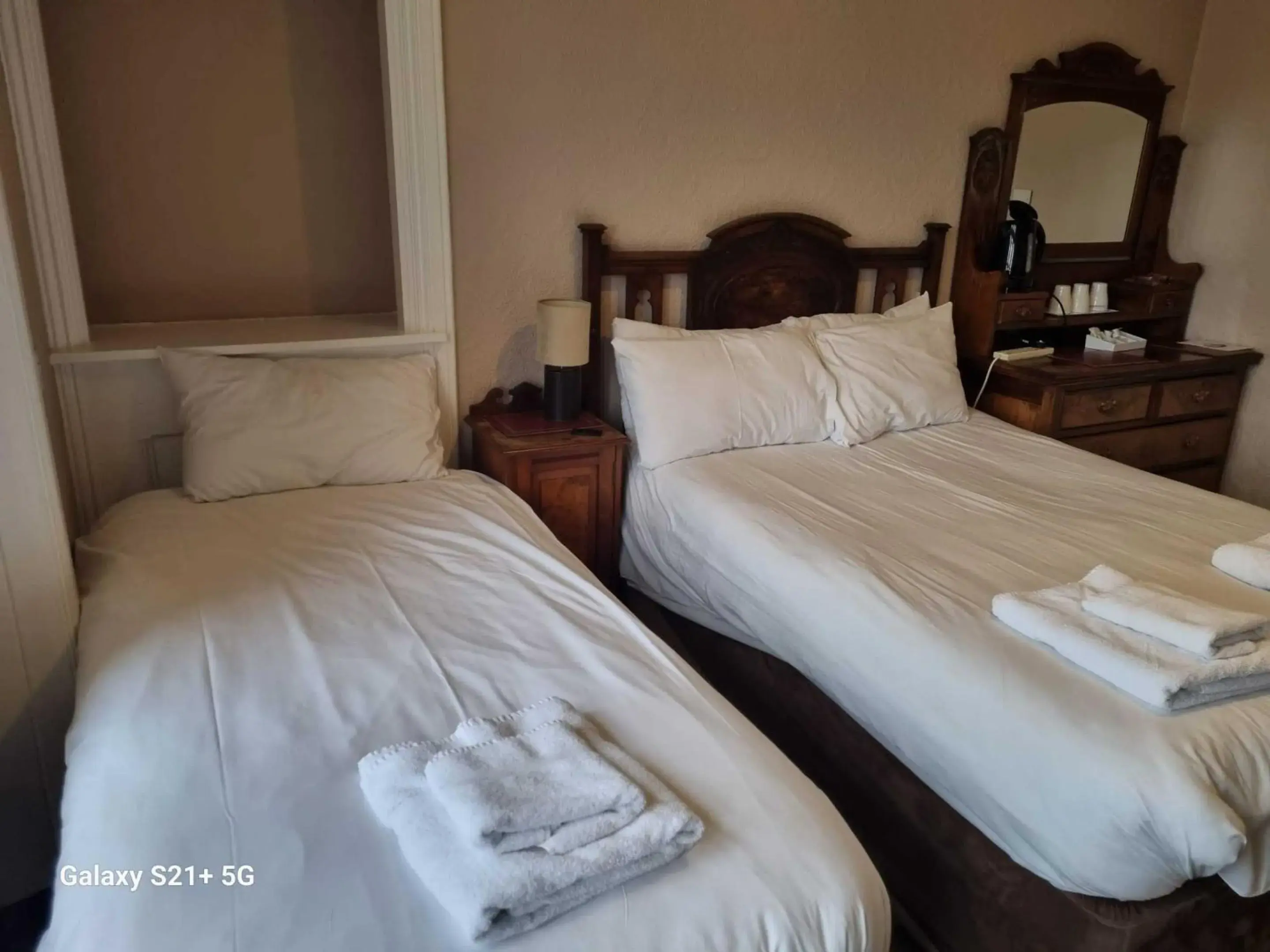 Standard Family of 3 Room in OYO The Station Hotel Penrith Standard Family of 3 Room in OYO The Station Hotel Penrith