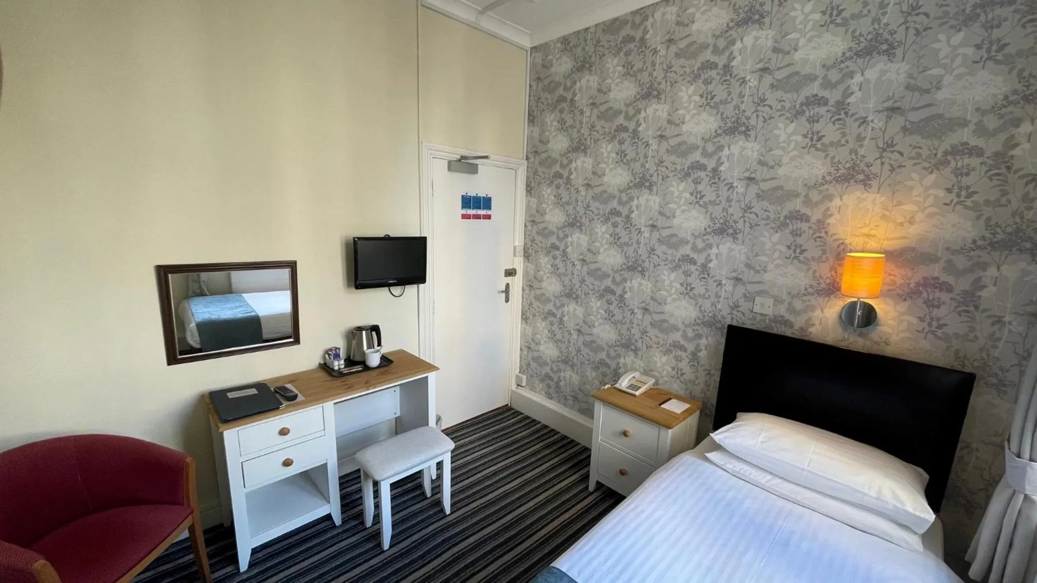 Seating area, Bed in Pandora Hotel