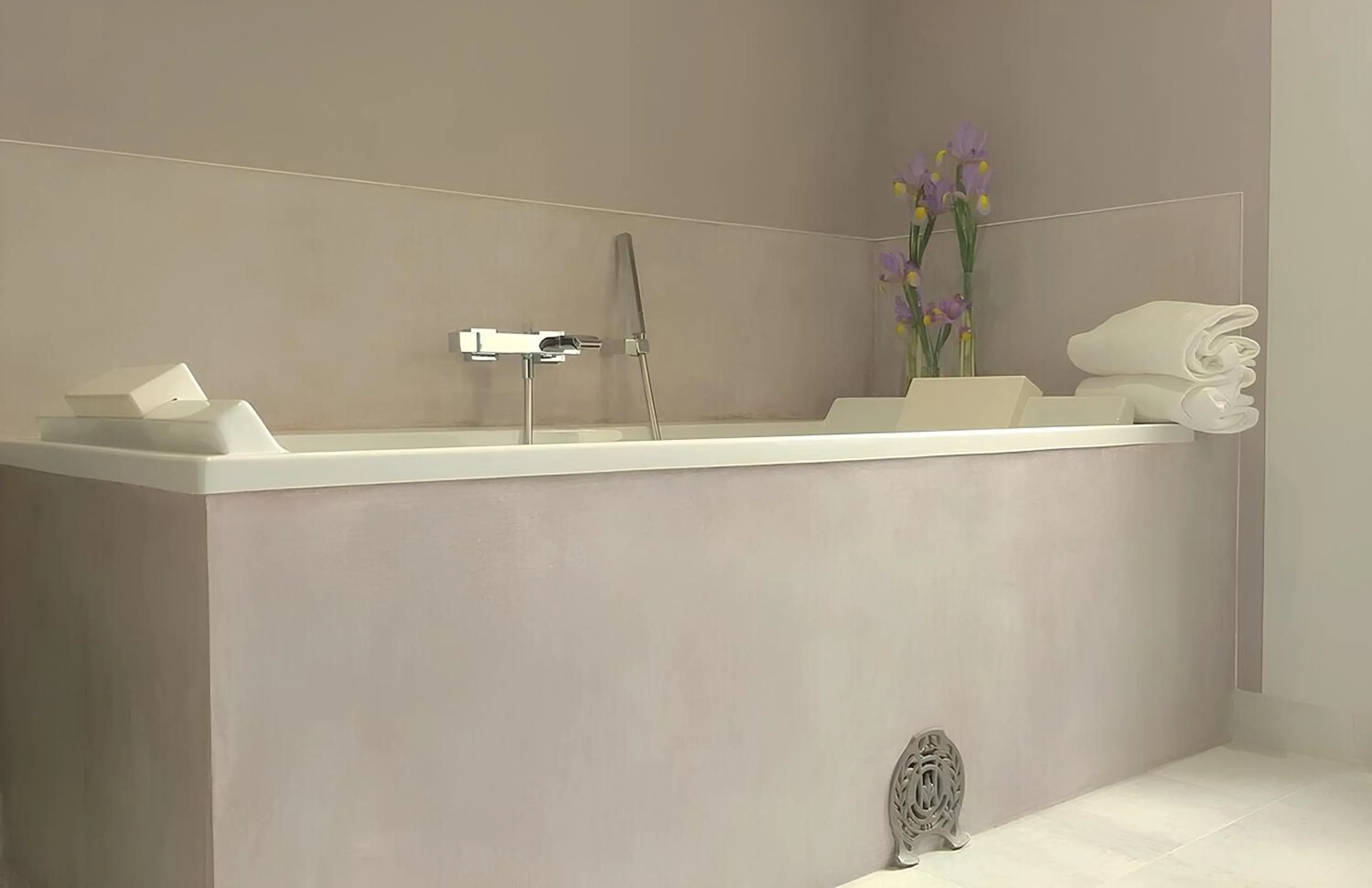 Bathroom in Les Hauts de Sauliès - Chambre et Table d'Hôtes de charme