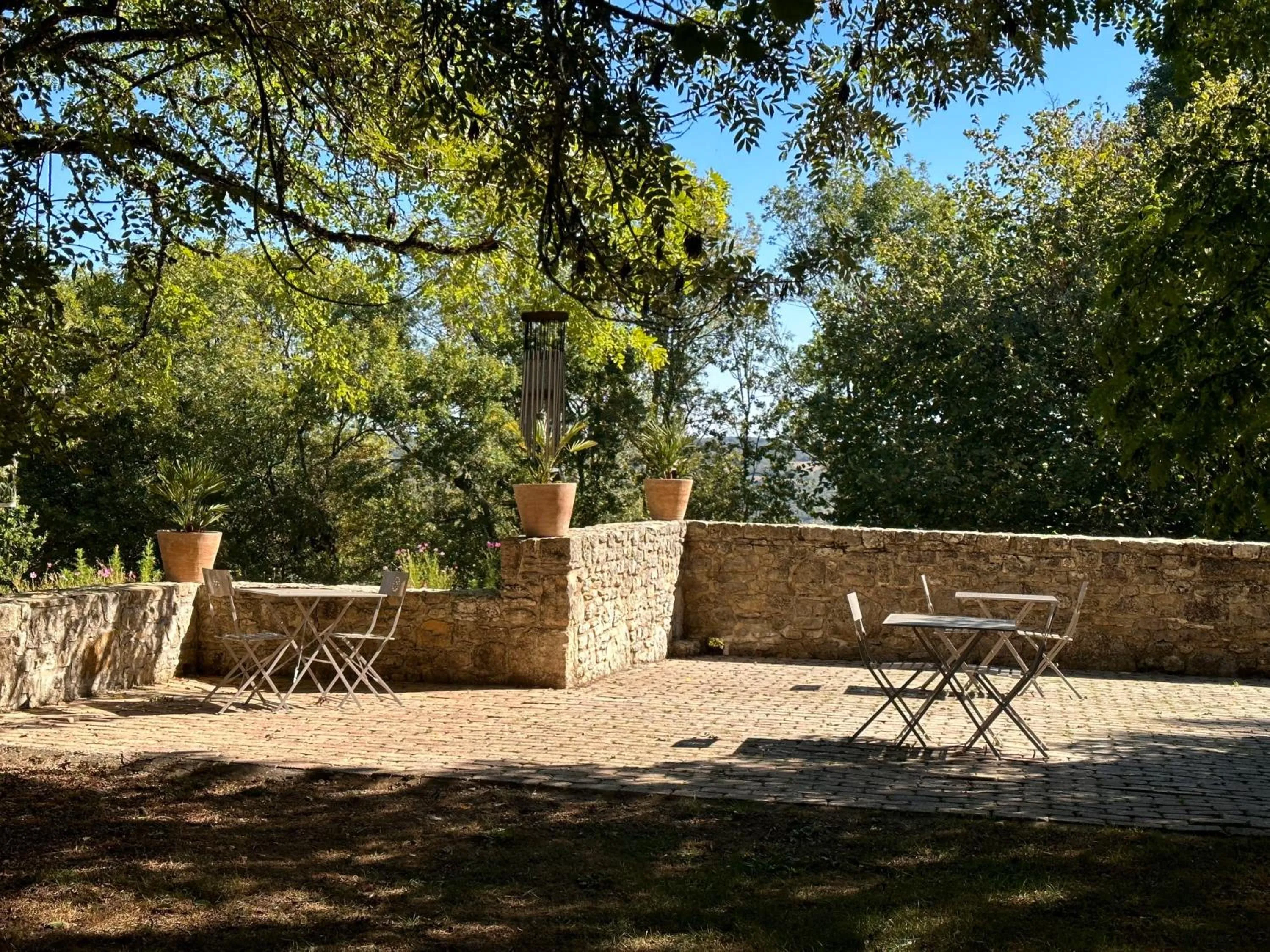 Balcony/Terrace in Les Hauts de Sauliès - Chambre et Table d'Hôtes de charme