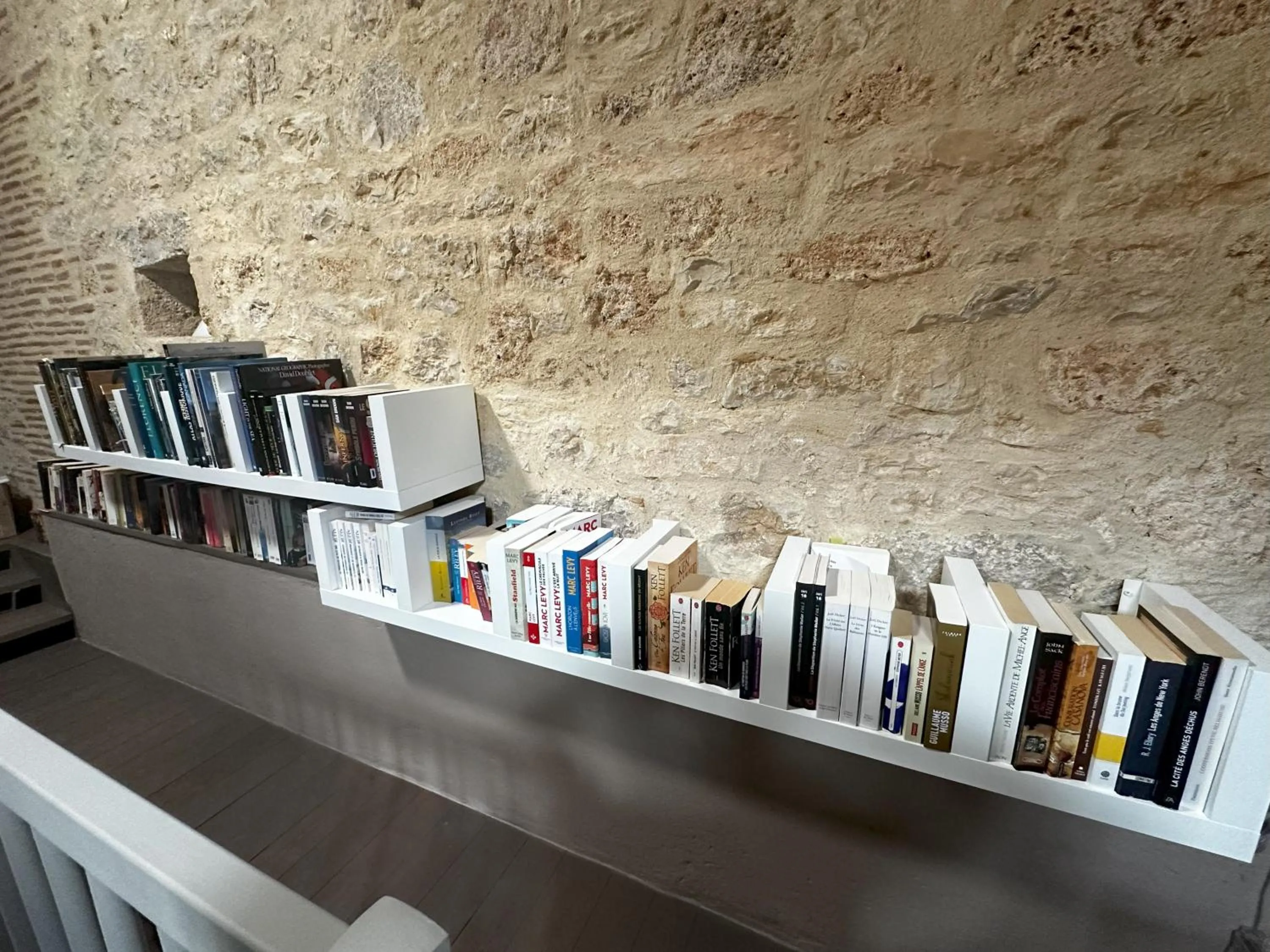 Library in Les Hauts de Sauliès - Chambre et Table d'Hôtes de charme