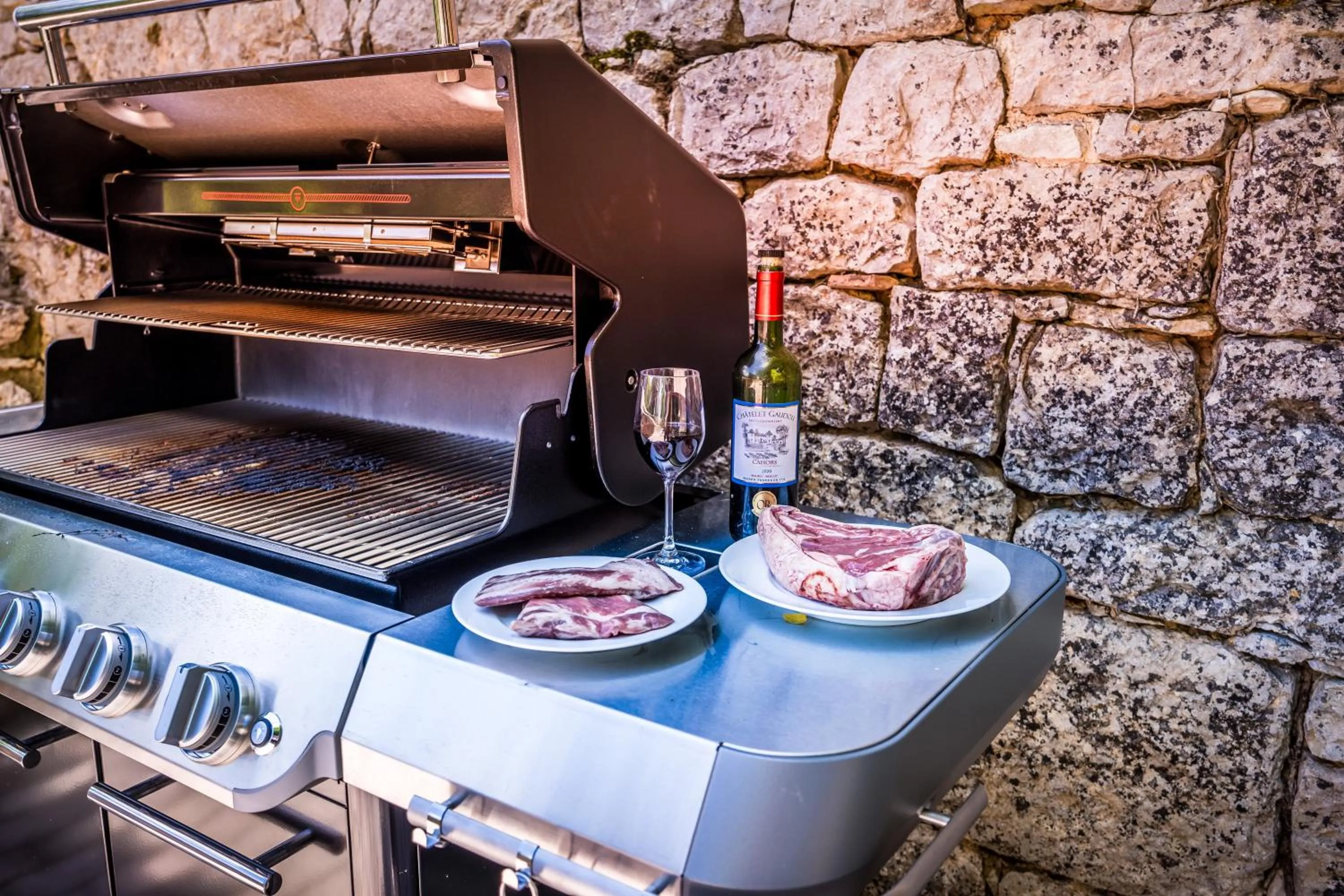 BBQ facilities in Les Hauts de Sauliès - Chambre et Table d'Hôtes de charme
