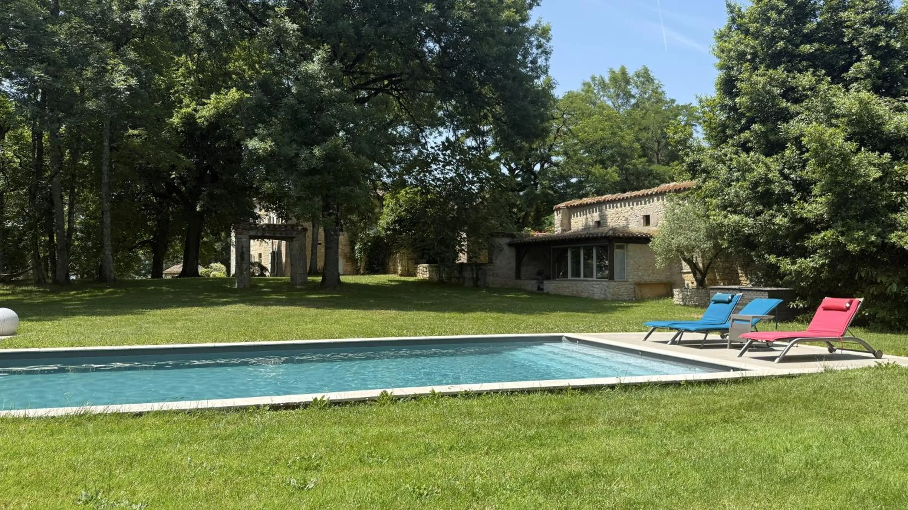 Swimming pool in Les Hauts de Sauliès - Chambre et Table d'Hôtes de charme