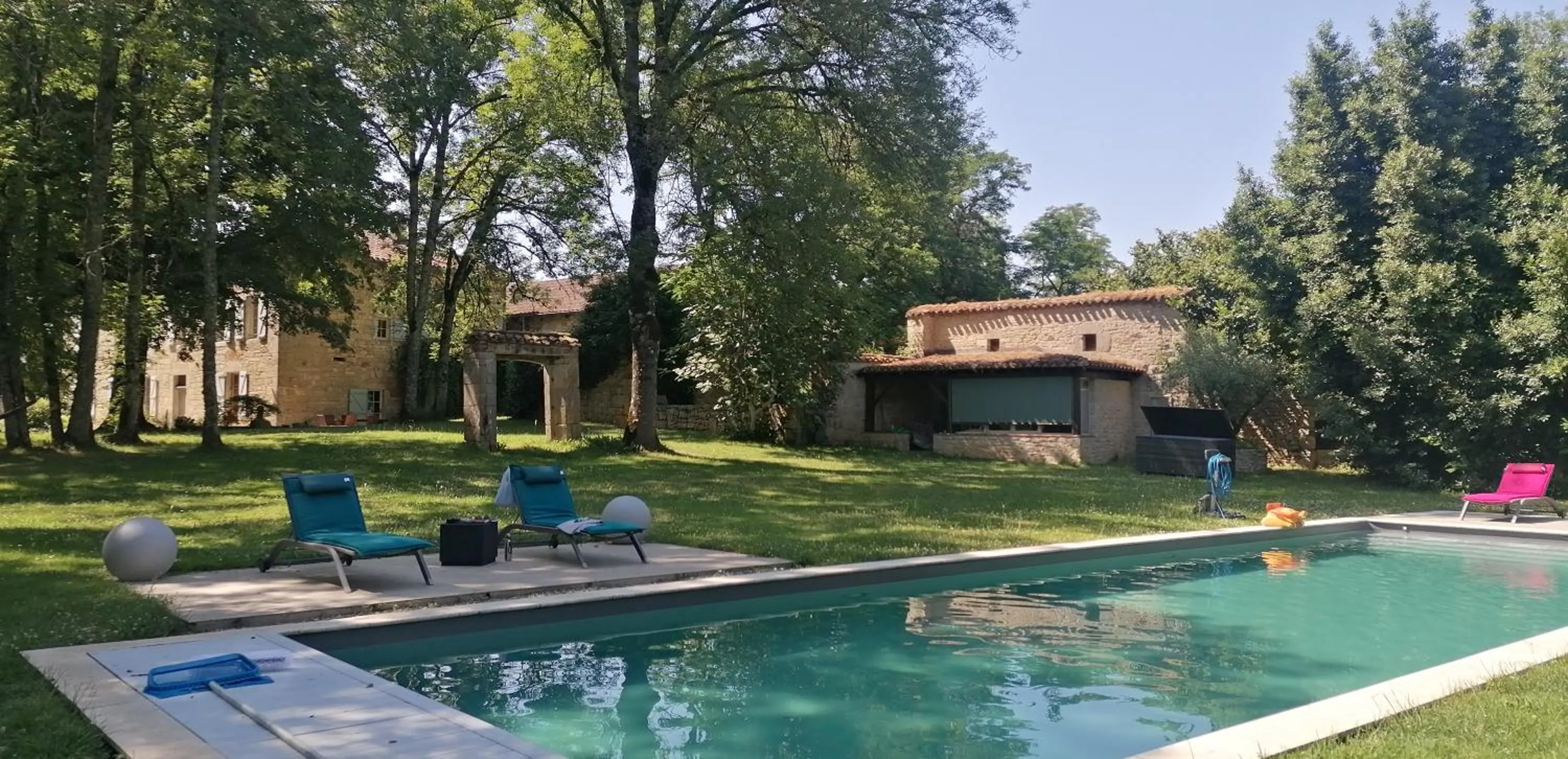 Swimming pool in Les Hauts de Sauliès - Chambre et Table d'Hôtes de charme