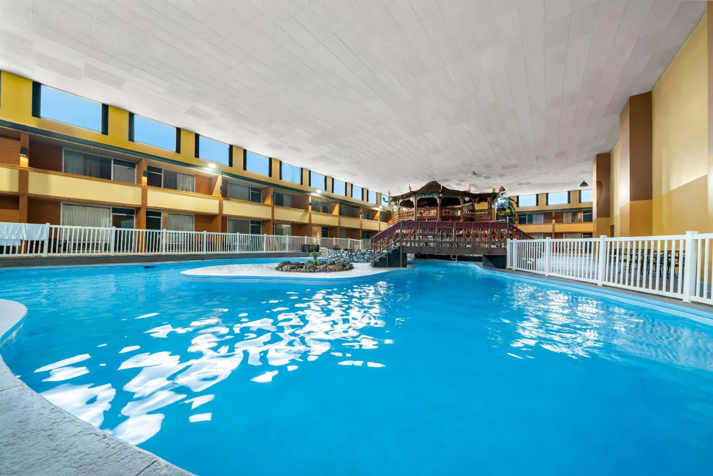Swimming pool in Clarion Inn & Suites and Convention Center
