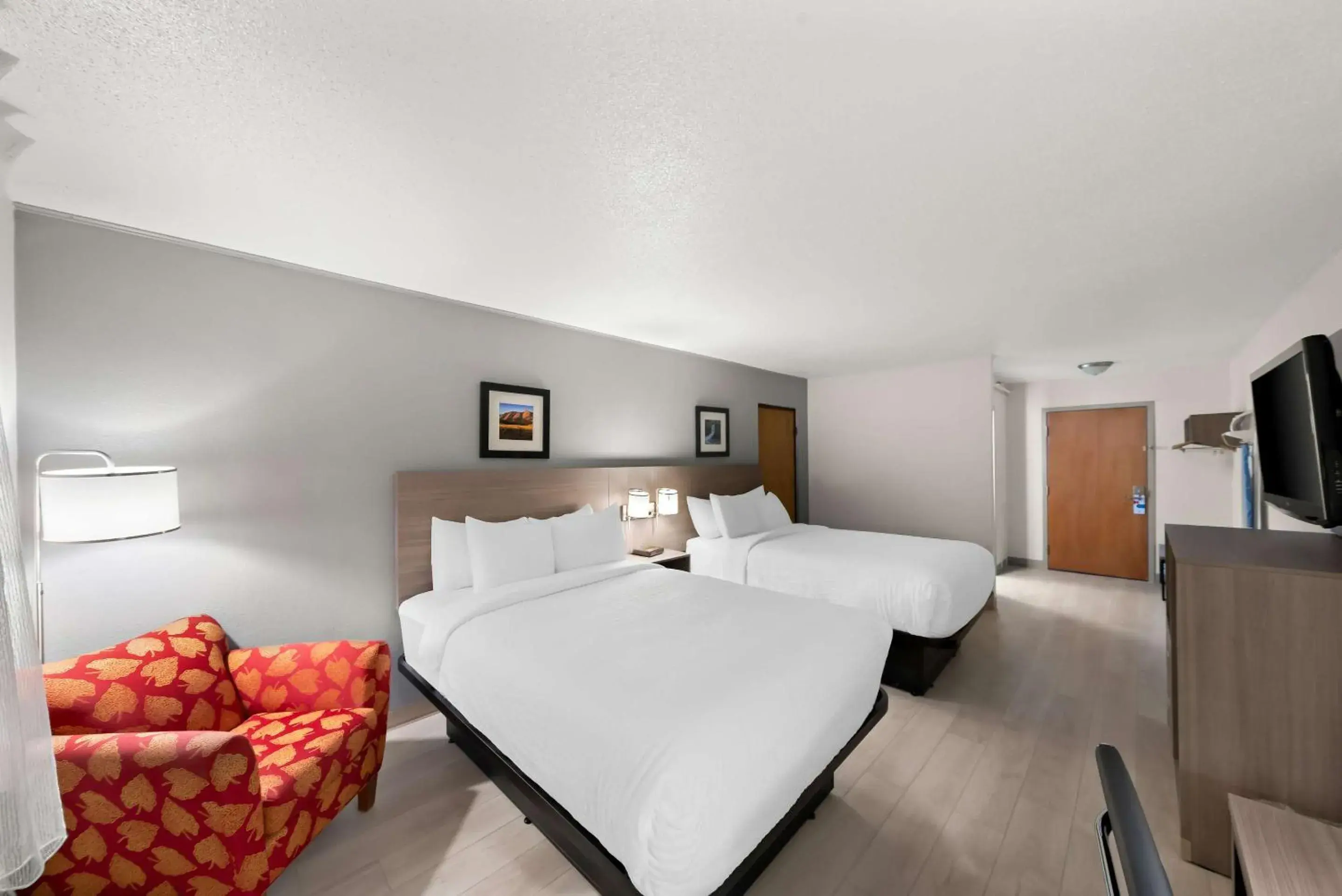 Bedroom, Bed in Clarion Inn & Suites and Convention Center Bedroom, Bed in Clarion Inn & Suites and Convention Center