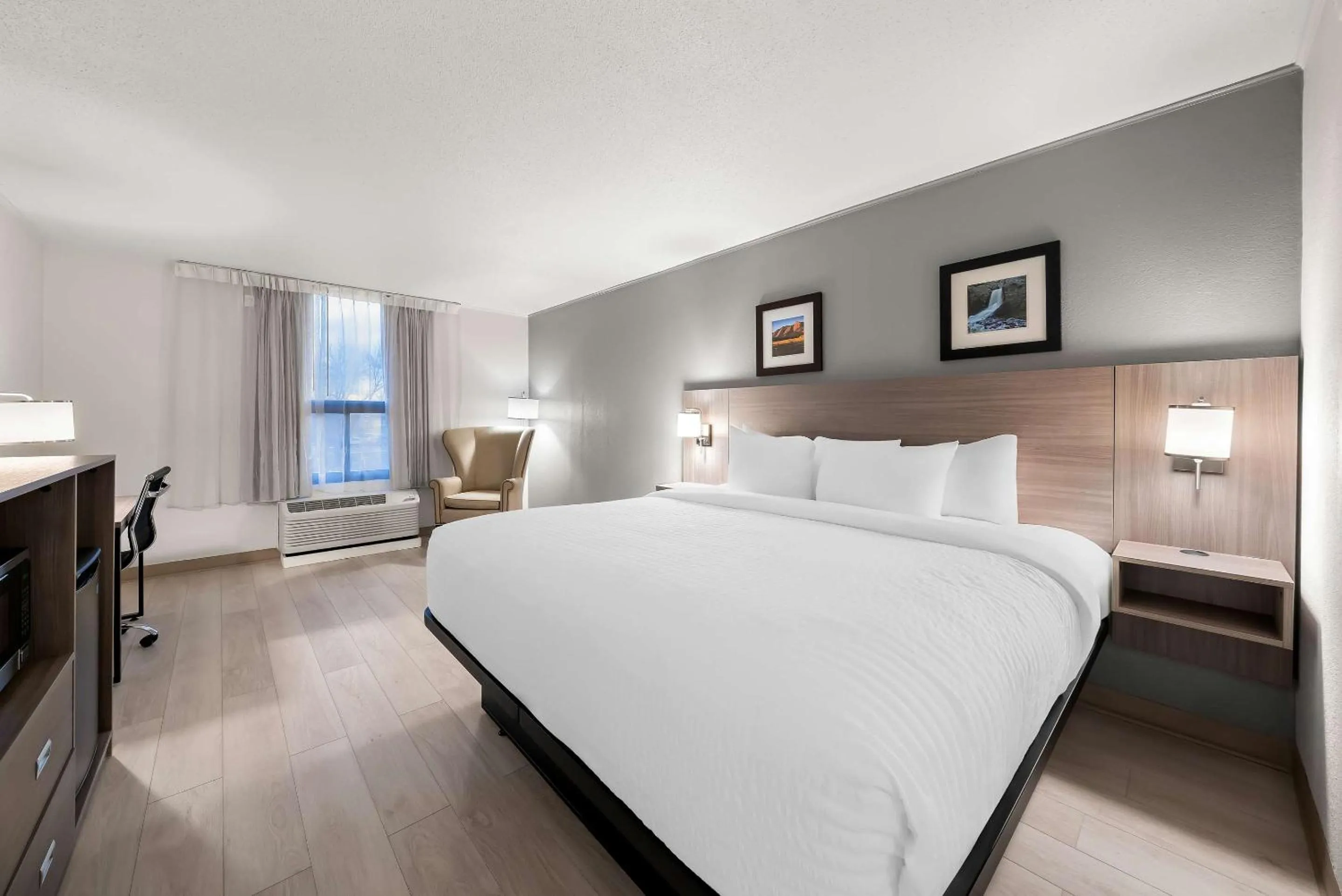 Bedroom, Bed in Clarion Inn & Suites and Convention Center