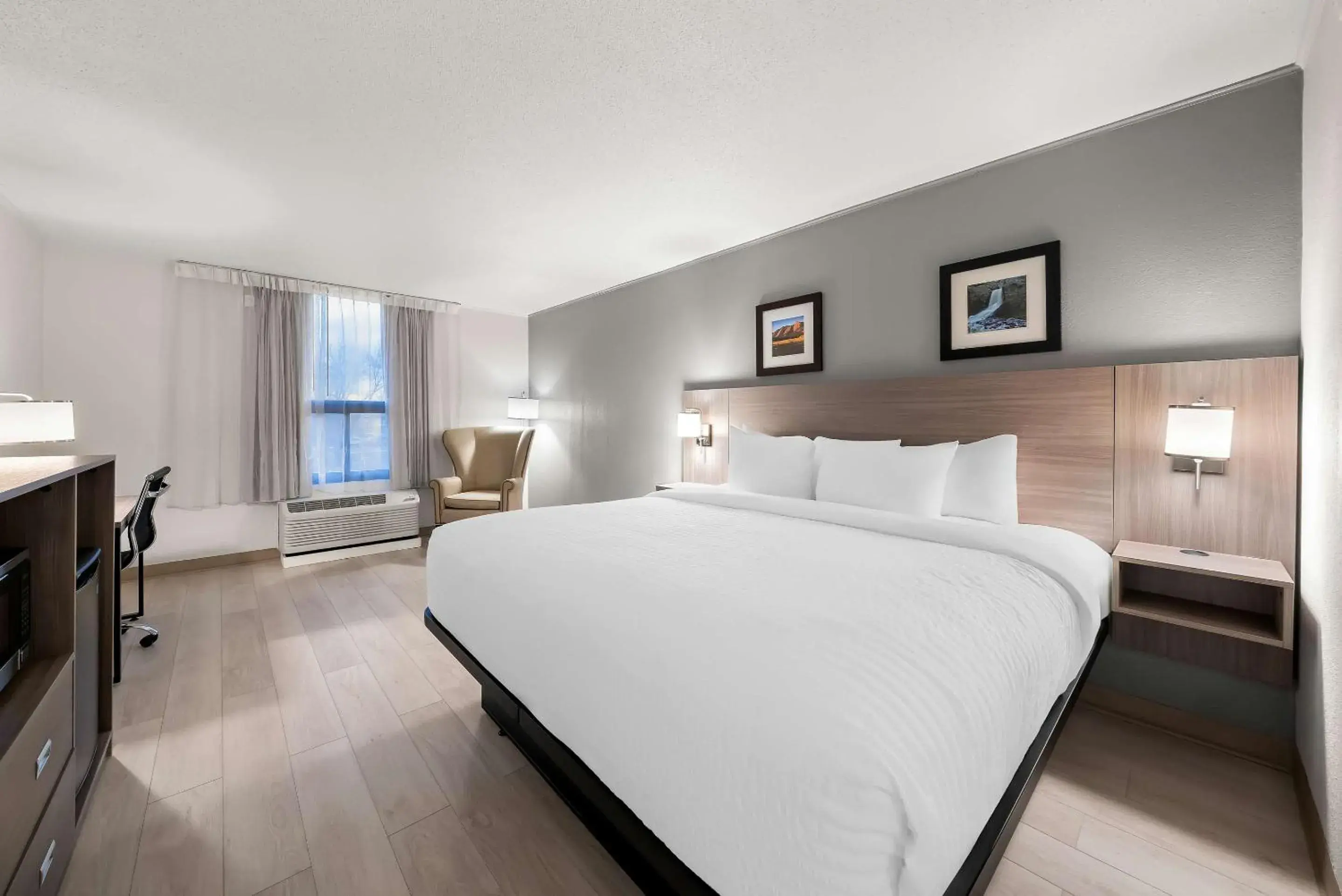 Bedroom, Bed in Clarion Inn & Suites and Convention Center Bedroom, Bed in Clarion Inn & Suites and Convention Center