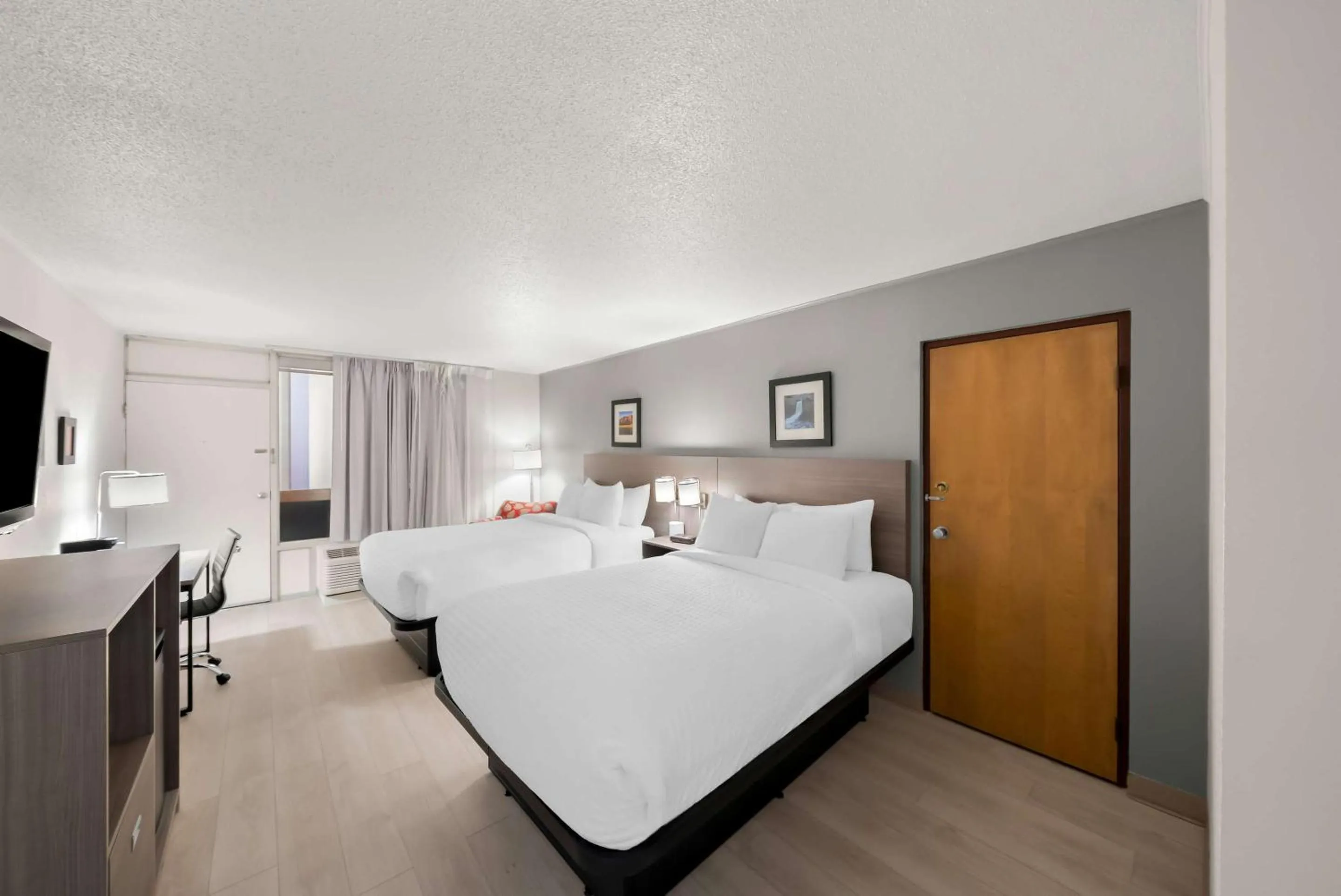 Bedroom, Bed in Clarion Inn & Suites and Convention Center