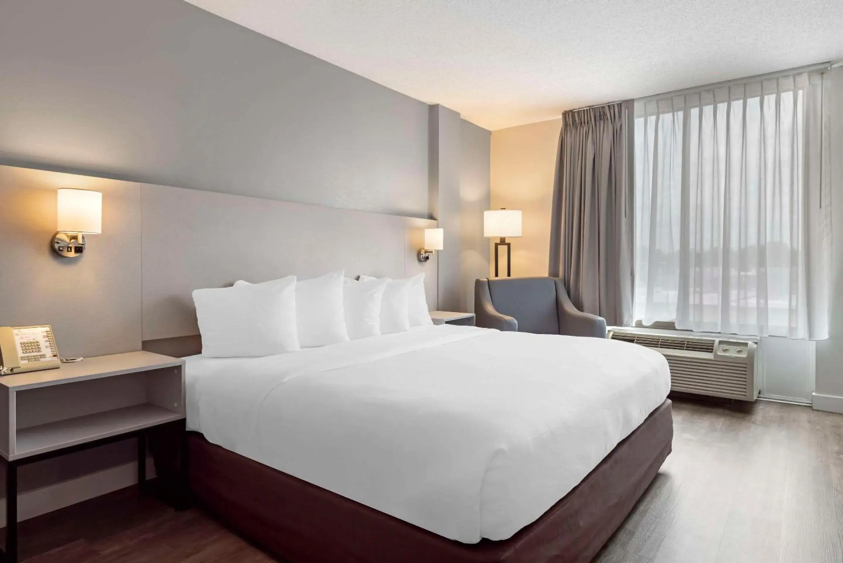 Bedroom, Bed in MainStay Suites MSP Airport - Mall of America Bedroom, Bed in MainStay Suites MSP Airport - Mall of America