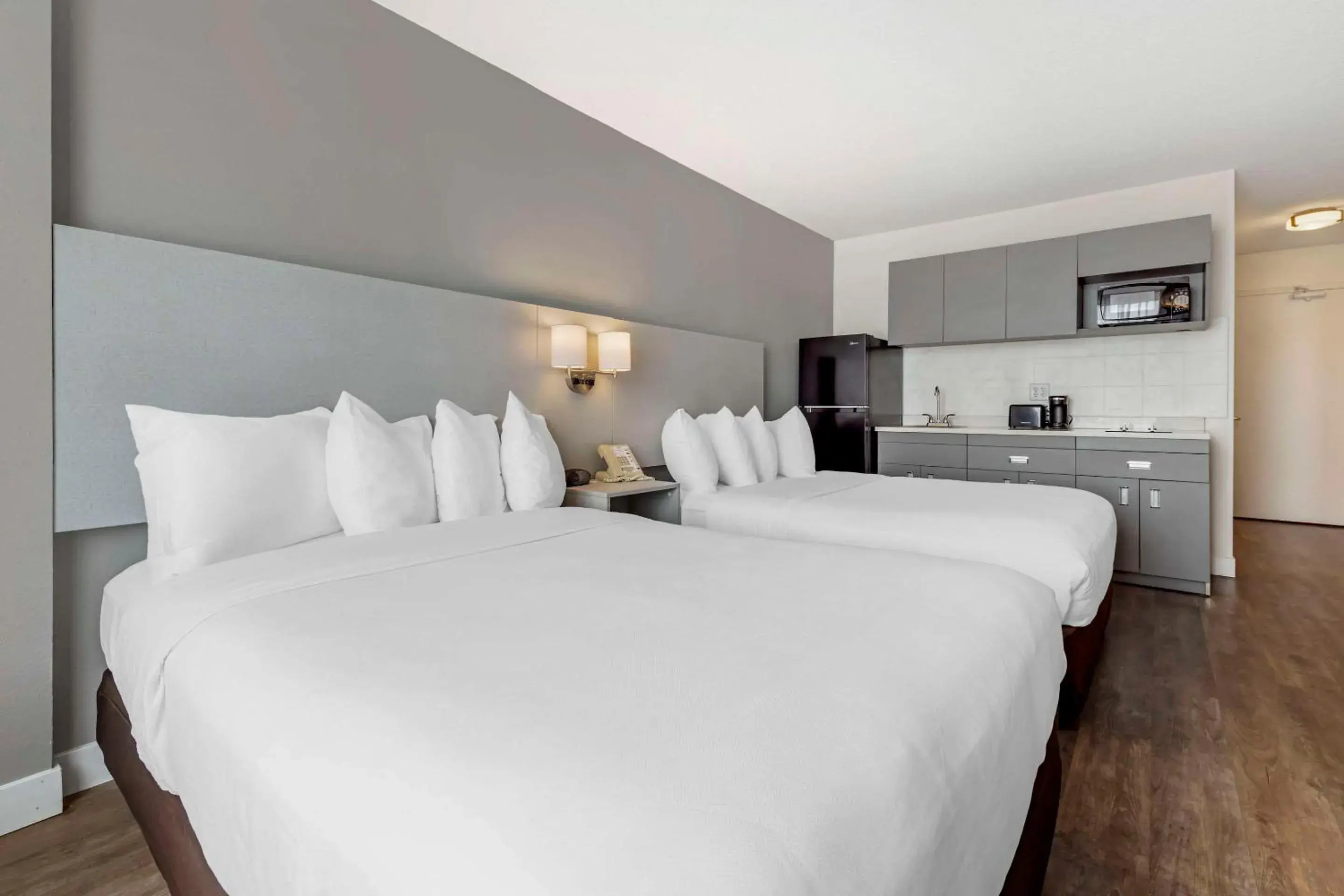 Bedroom, Bed in MainStay Suites MSP Airport - Mall of America Bedroom, Bed in MainStay Suites MSP Airport - Mall of America